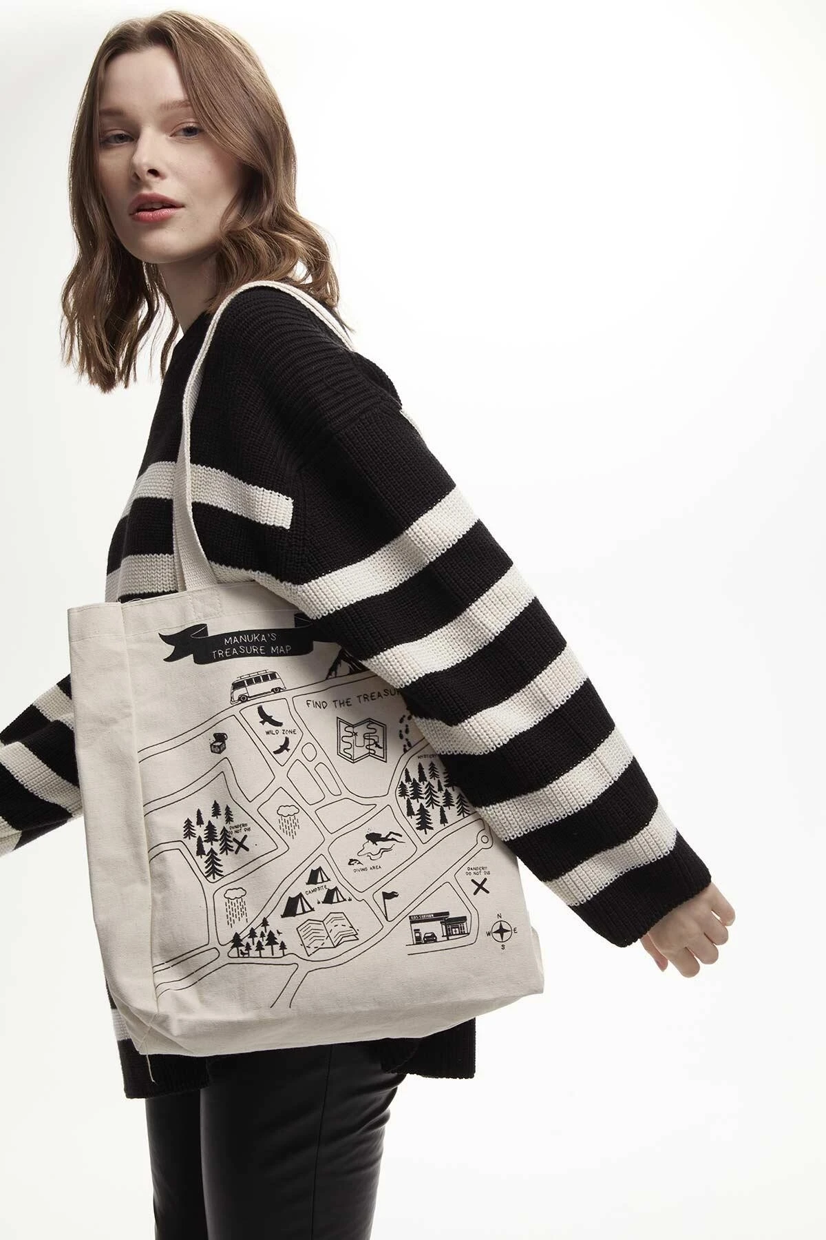 PRINTED BELLOWED CLOTH BAG MANUKA MAP PRINTED BELLOWED CLOTH BAG MANUKA MAP