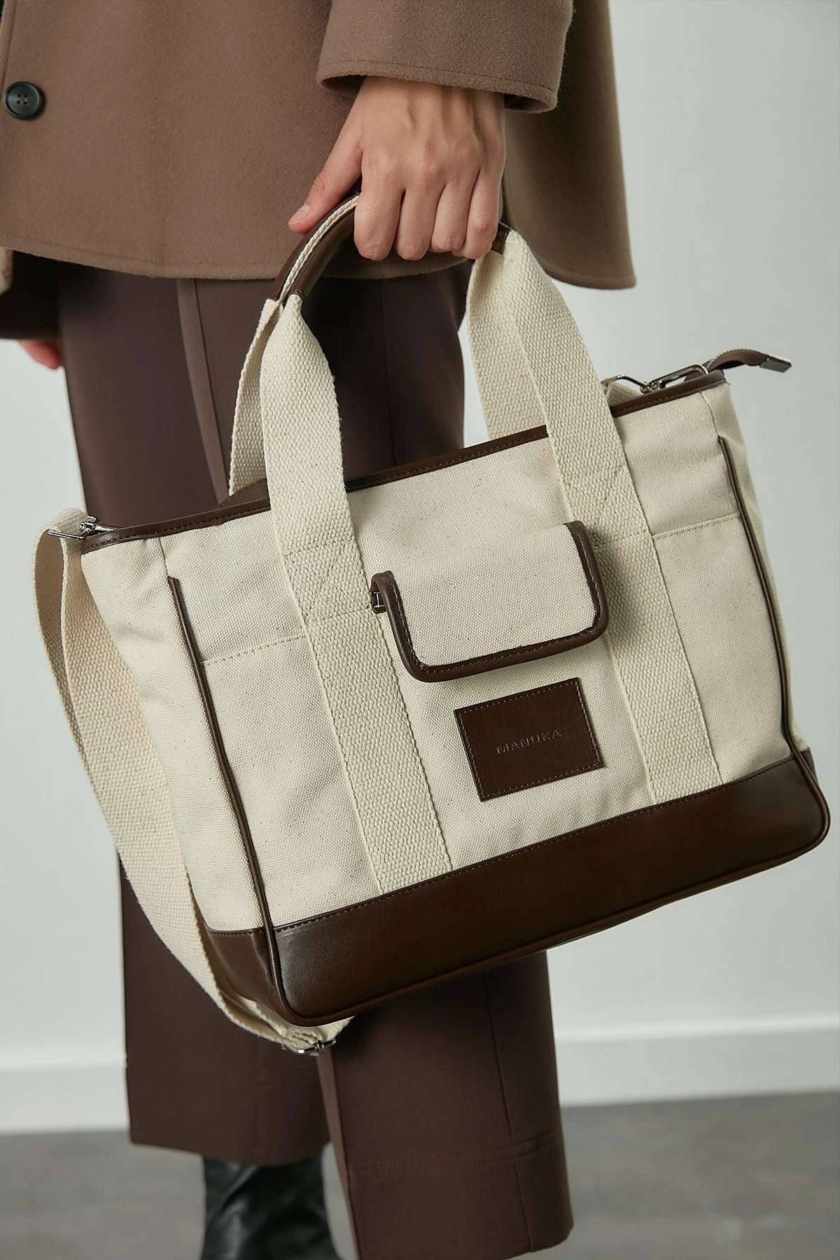 MULTIPLE POCKET MIDI CANVAS BAG BITTER BROWN MULTIPLE POCKET MIDI CANVAS BAG BITTER BROWN