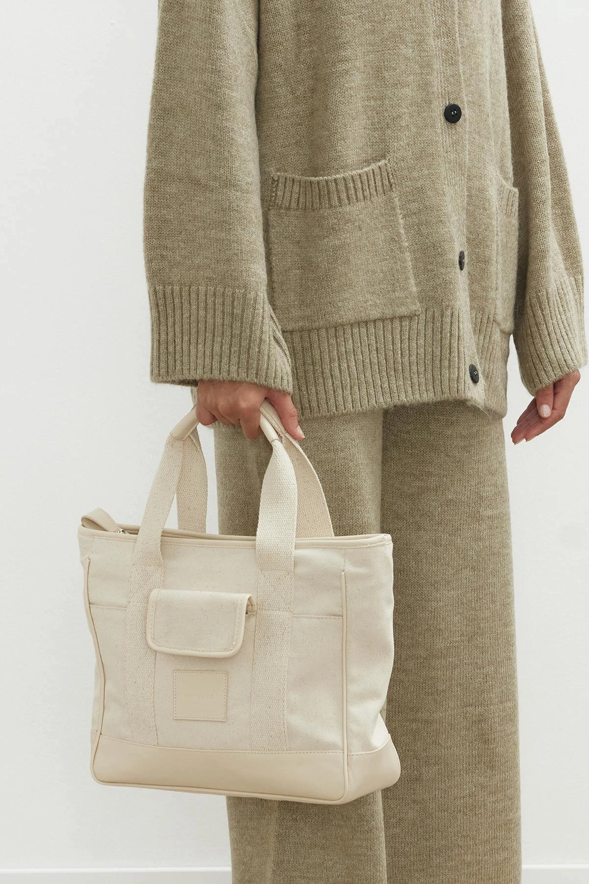 MULTIPLE POCKET MIDI CANVAS BAG NATURAL MULTIPLE POCKET MIDI CANVAS BAG NATURAL