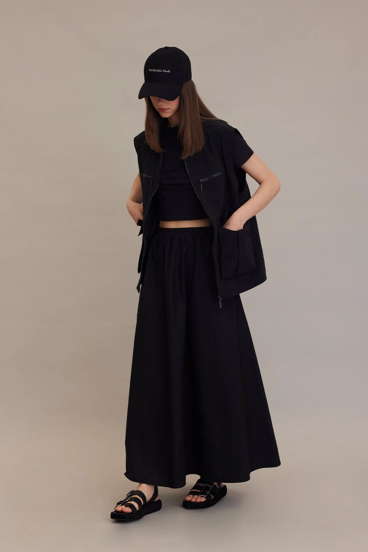 LOOSE CUT FLASHED SKIRT BLACK LOOSE CUT FLASHED SKIRT BLACK