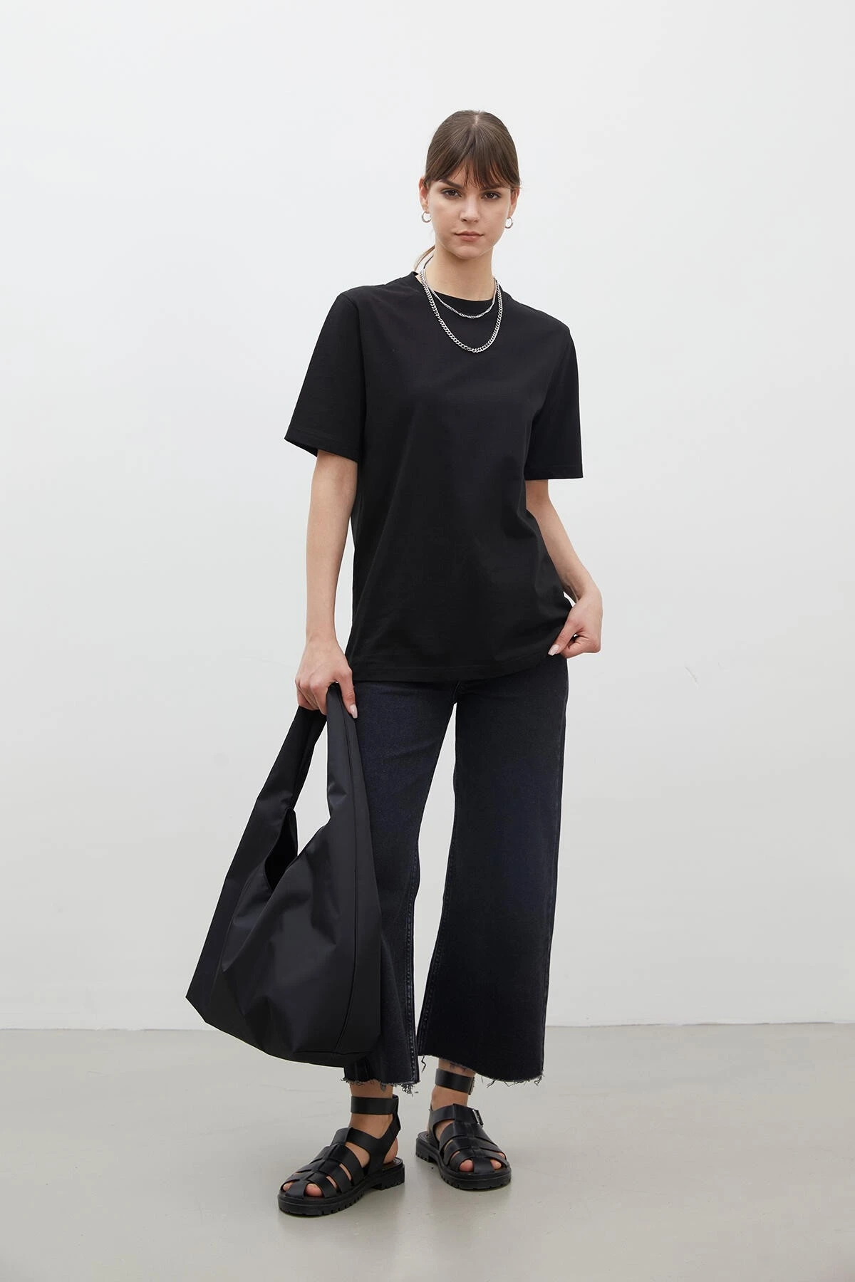 SHORT SLEEVE FIT COTTON TSHIRT BLACK  SHORT SLEEVE FIT COTTON TSHIRT BLACK