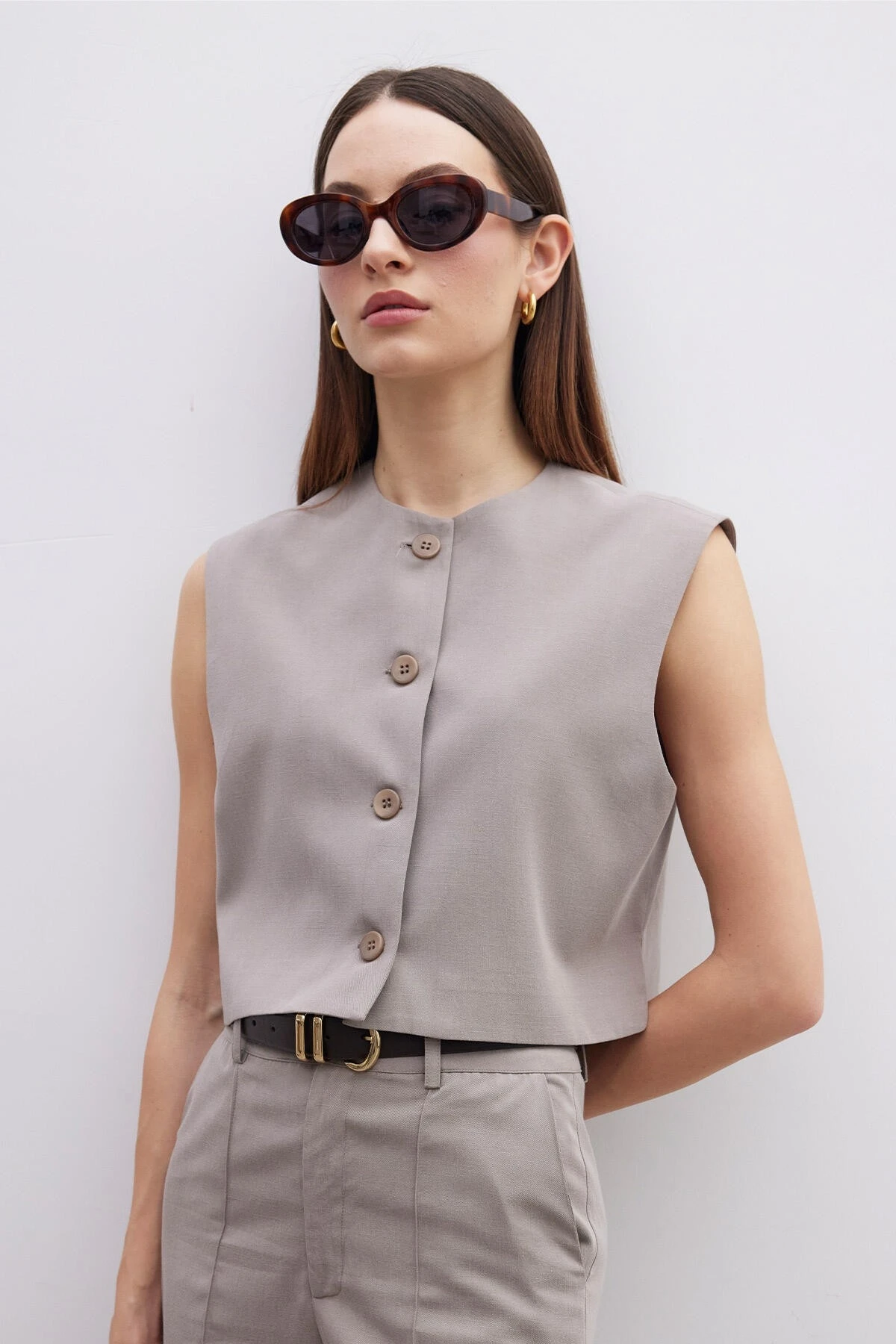 ÖNDEN DÜĞMELİ KISA YELEK VİZON