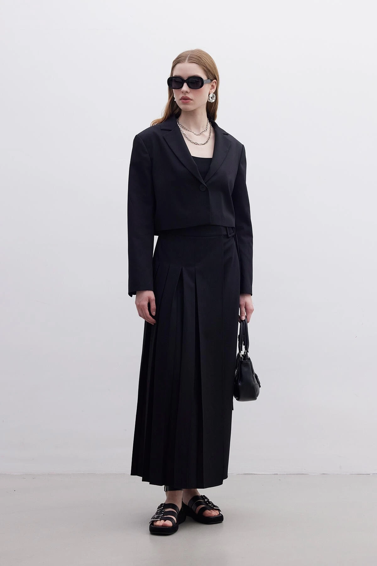 PİLİSELİ KRUVAZE ETEK SİYAH