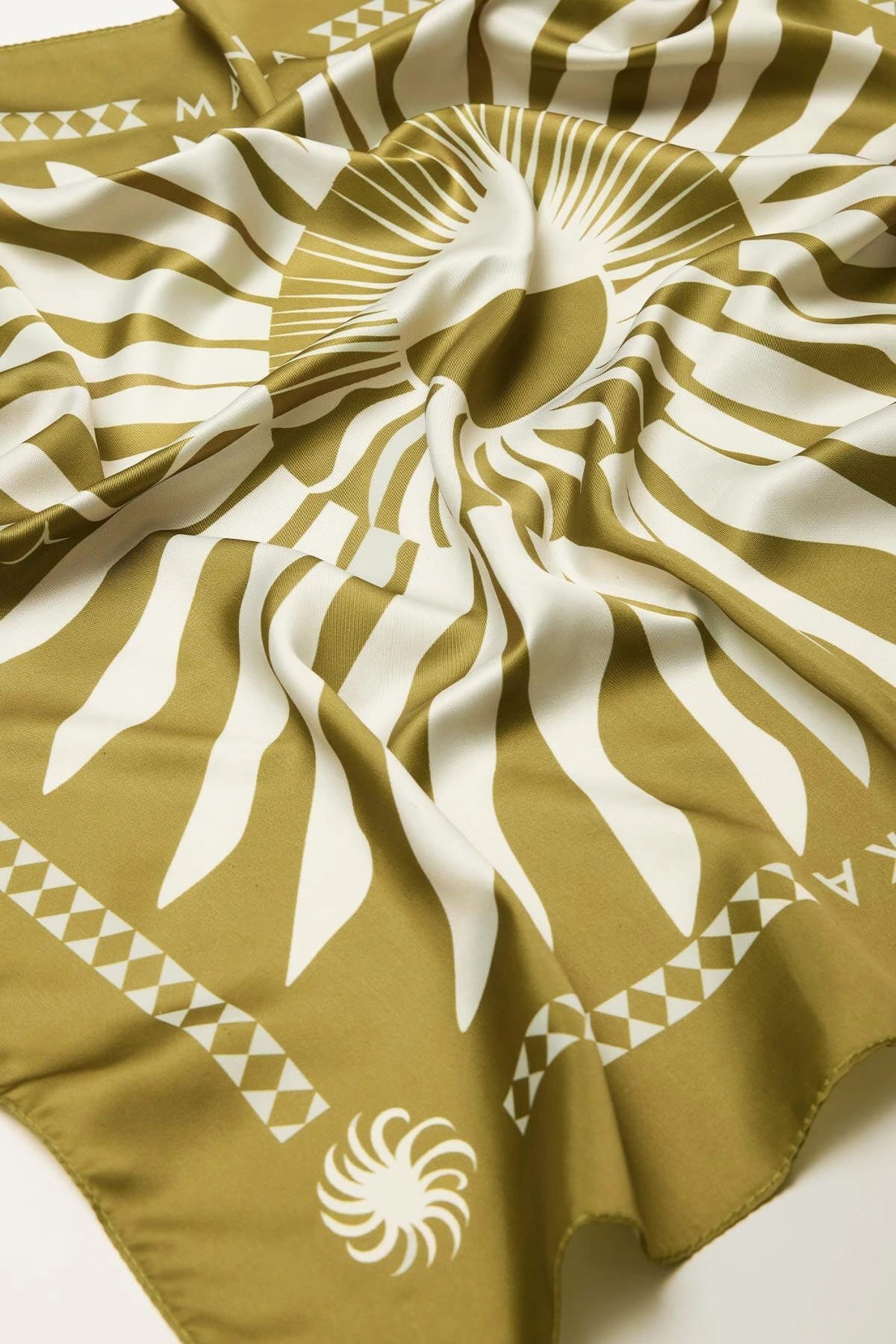 PATTERNED SATIN NECK SCARF SARA PATTERNED SATIN NECK SCARF SARA