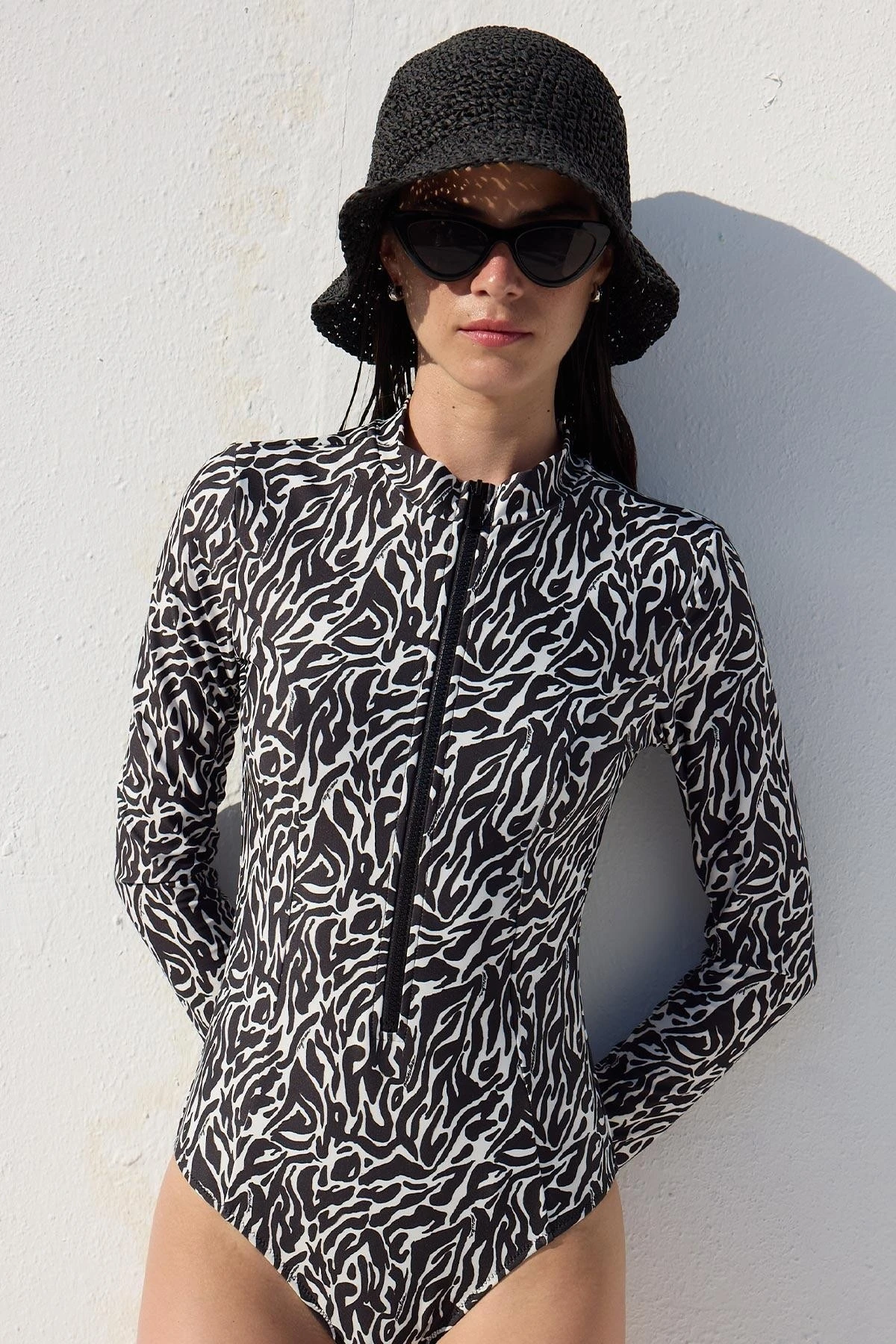 PATTERNED ZIPPERED SURF SWIMSUIT ZEBRA PATTERNED ZIPPERED SURF SWIMSUIT ZEBRA