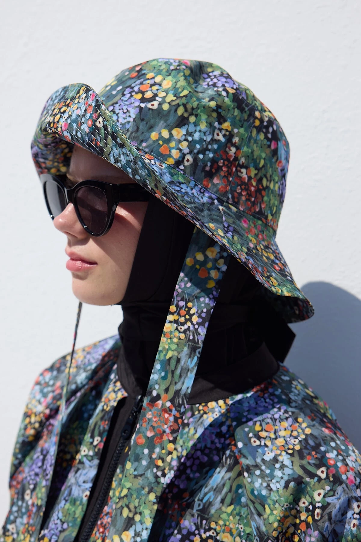 TIE BUCKET HAT TINY FLOWER  TIE BUCKET HAT TINY FLOWER