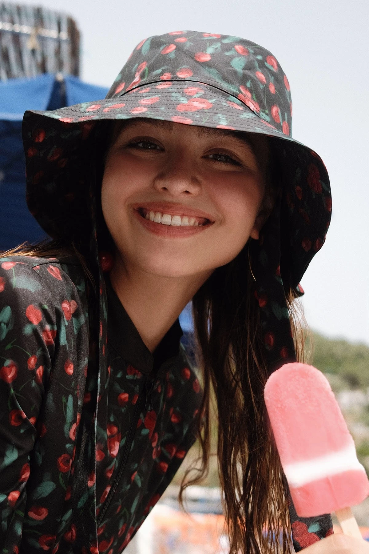 TIE BUCKET HAT CHERRY  TIE BUCKET HAT CHERRY