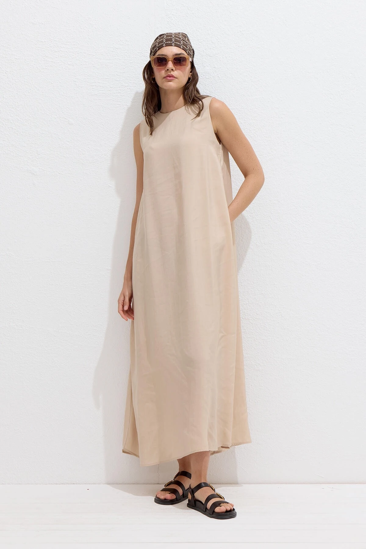 TENCEL COMFORTABLE SLEEVELESS DRESS BEIGE