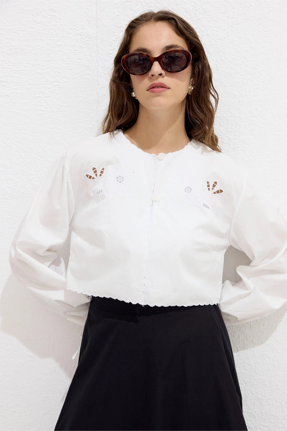 EMBROIDERED LACE-UP BLOUSE ECRU