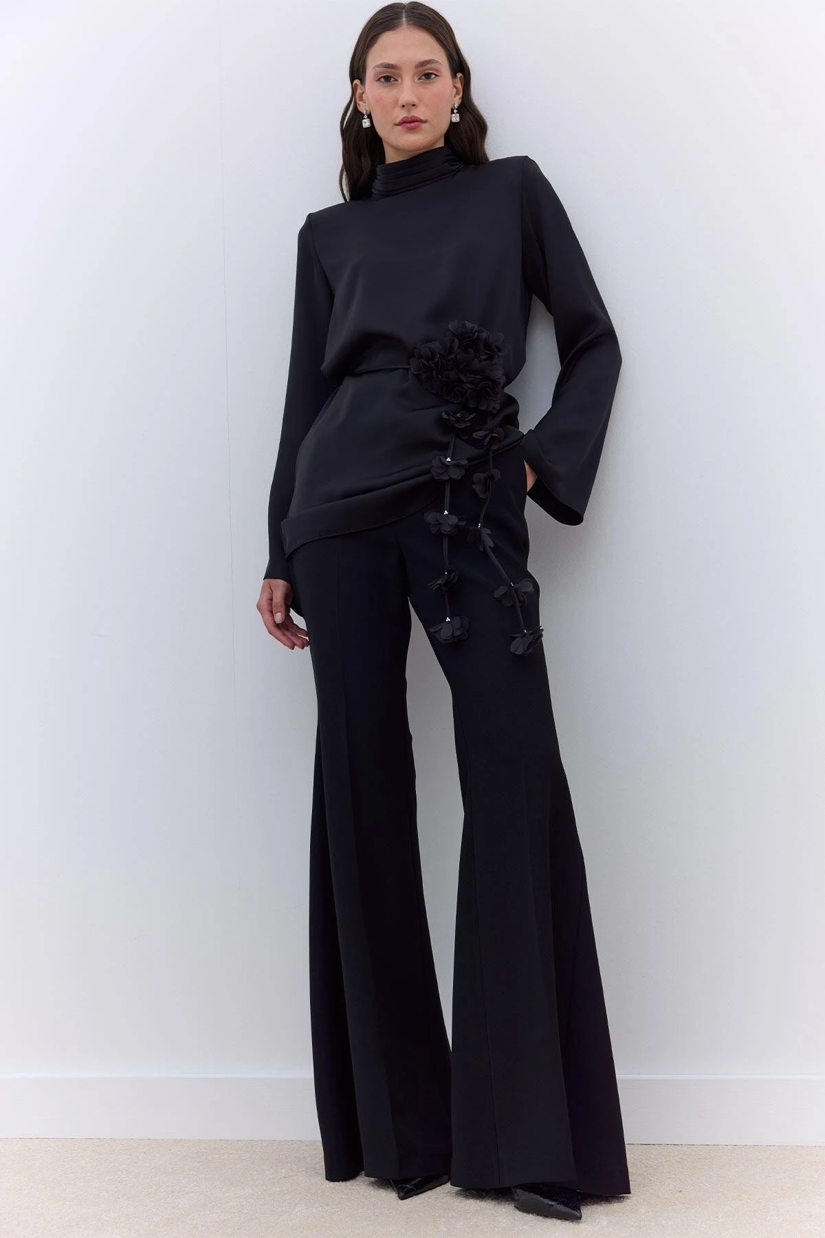 SATEN GENİŞ KOL TUNİK SİYAH SATEN GENİŞ KOL TUNİK SİYAH