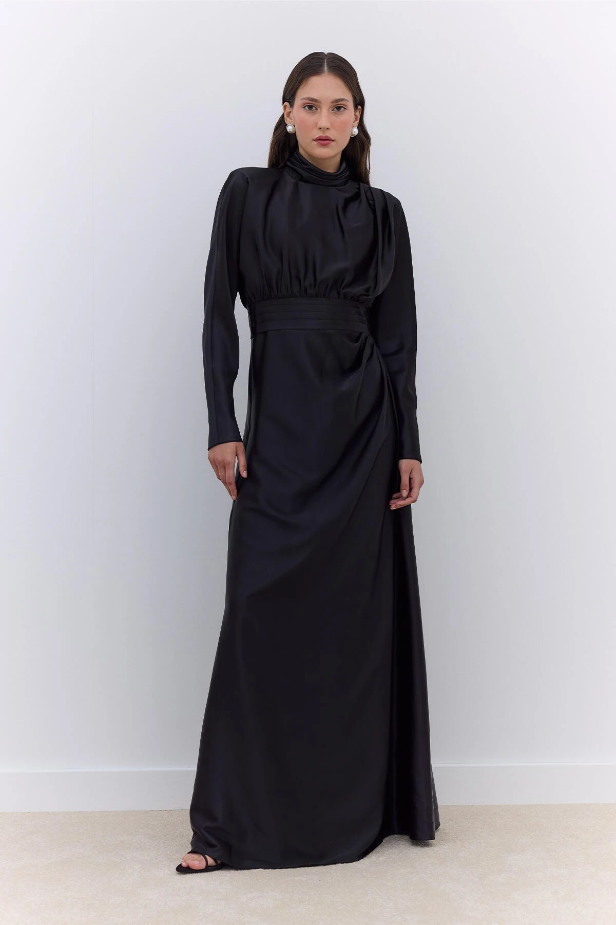 SATEN OMUZ DRAPELİ ABİYE ELBİSE SİYAH