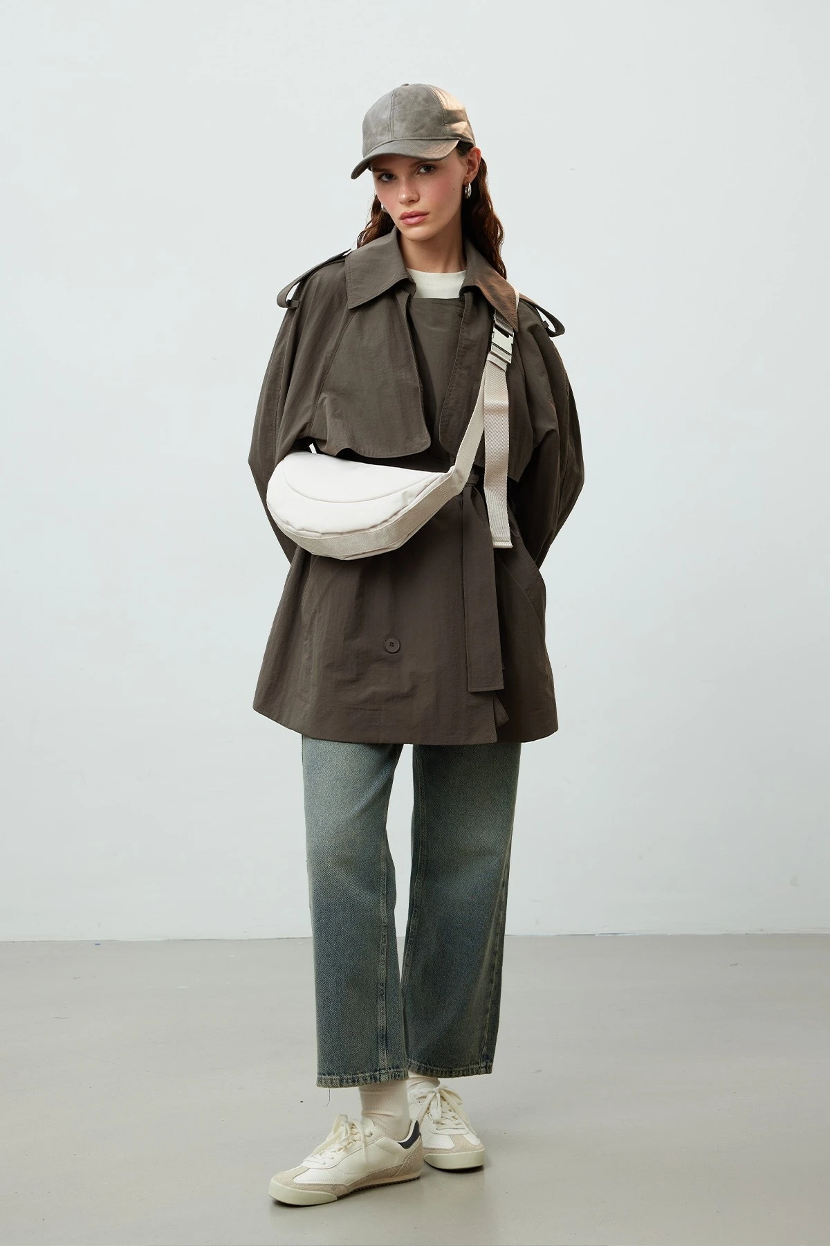 LIZBON OVERSIZE KISA TRENÇKOT VİZON LIZBON OVERSIZE KISA TRENÇKOT VİZON