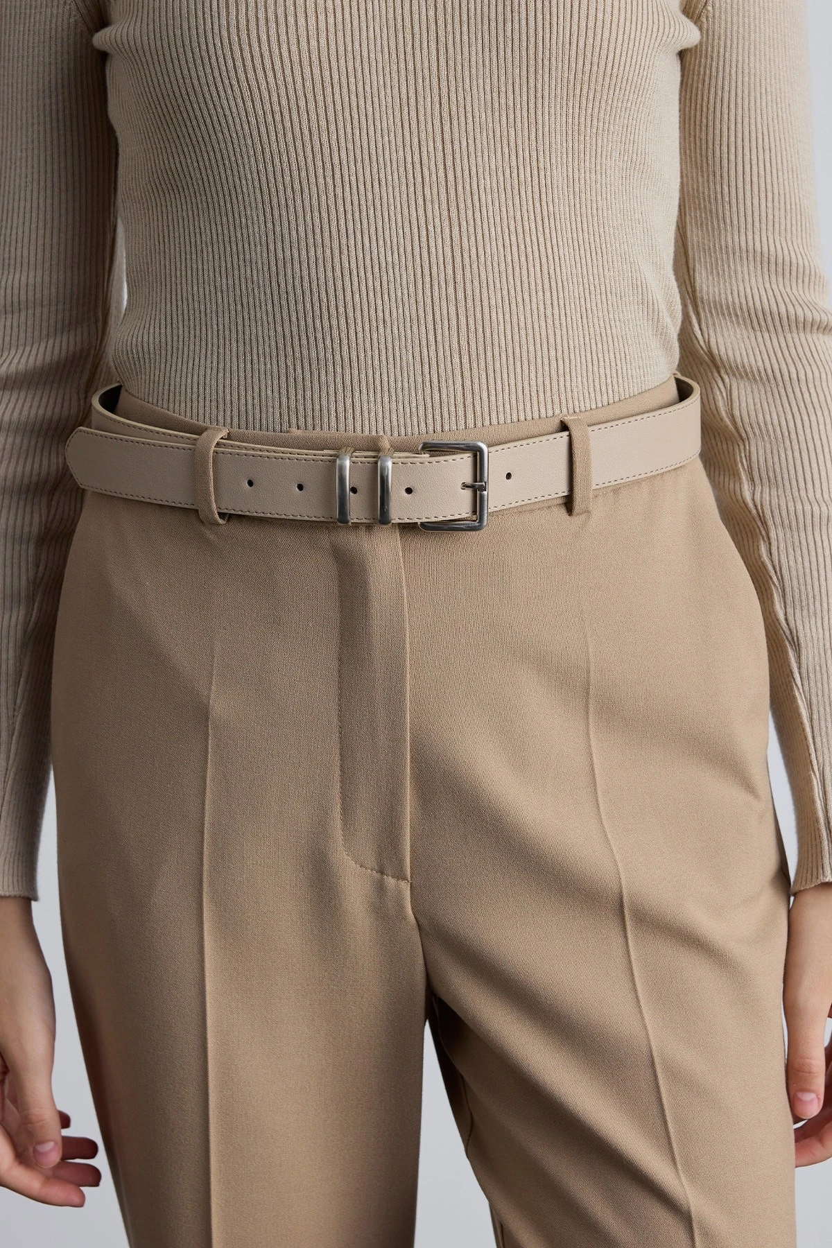 BASIC SQUARE BUCKLE LEATHER BELT BEIGE BASIC SQUARE BUCKLE LEATHER BELT BEIGE
