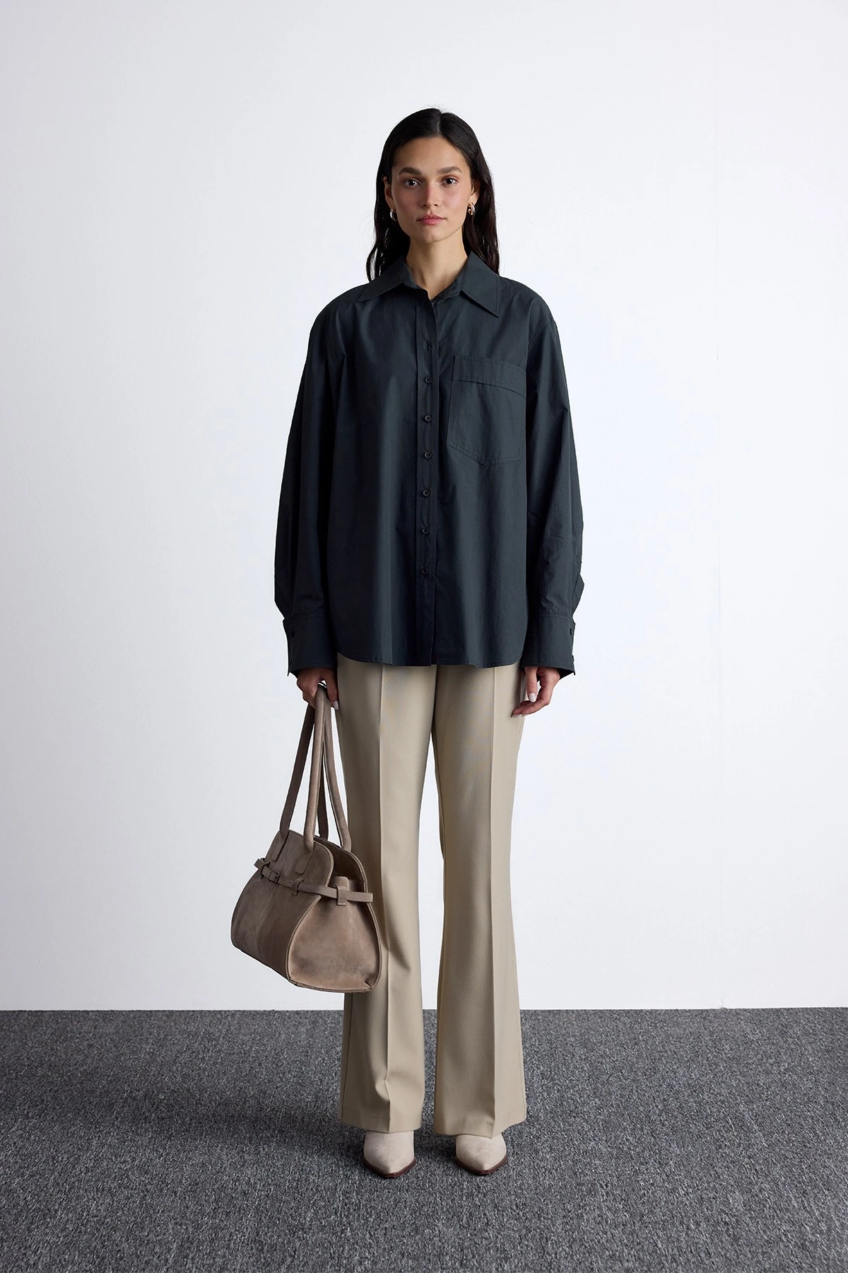 PİLE DETAYLI OVERSIZE GÖMLEK DUMAN PİLE DETAYLI OVERSIZE GÖMLEK DUMAN