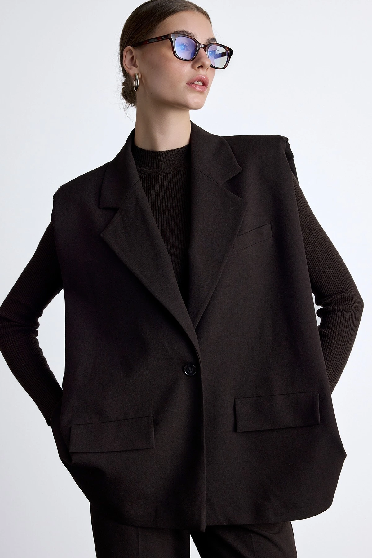 WIDE SHOULDER VEST BITTER BROWN