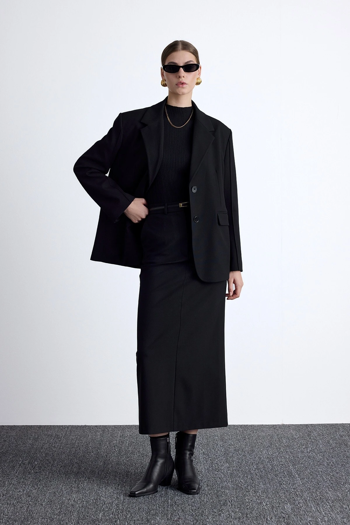 KLASİK GÖRÜNÜM ETEK SİYAH KLASİK GÖRÜNÜM ETEK SİYAH