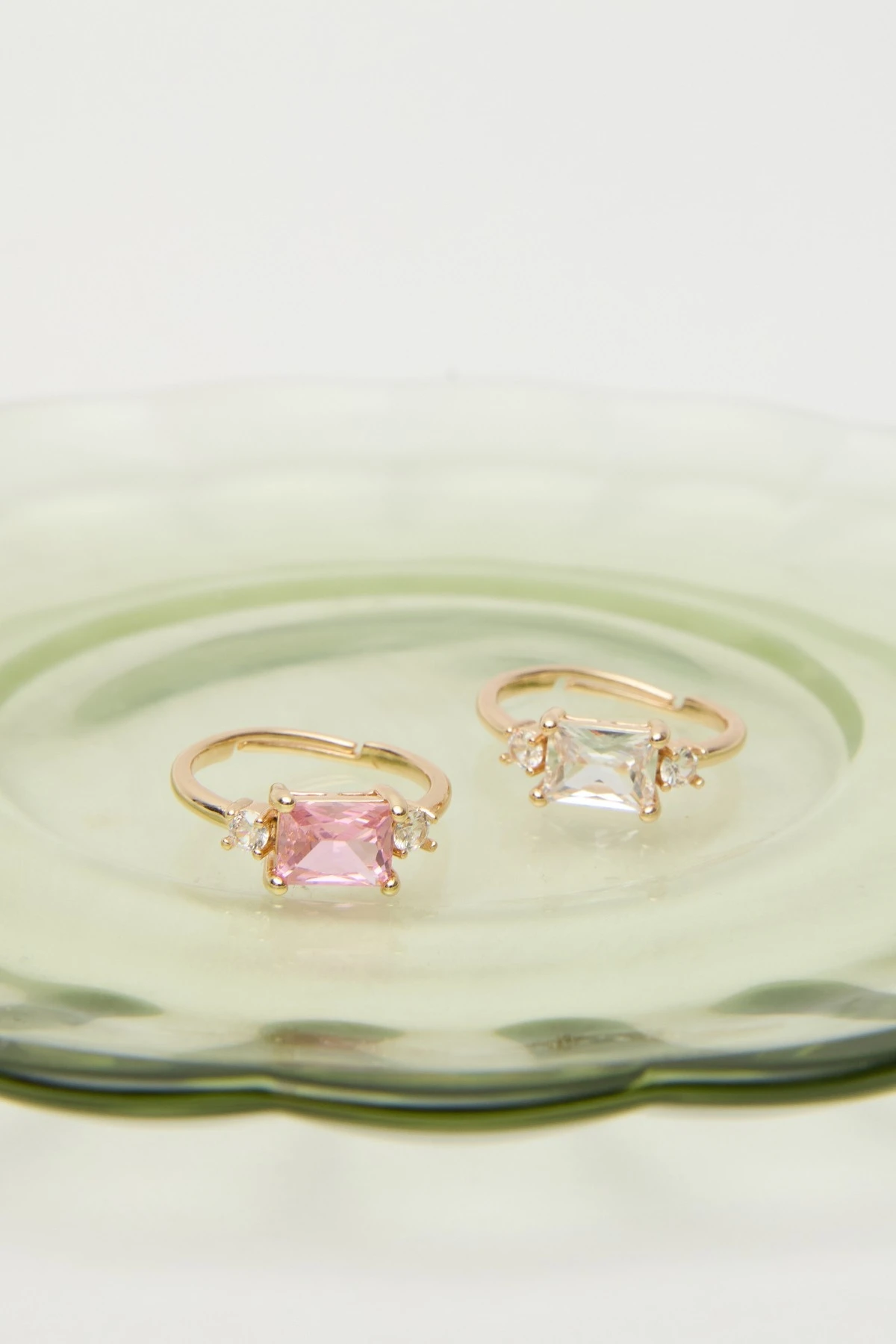 DOĞAL RENKLİ BAGET YÜZÜK PEMBE DOĞAL RENKLİ BAGET YÜZÜK PEMBE