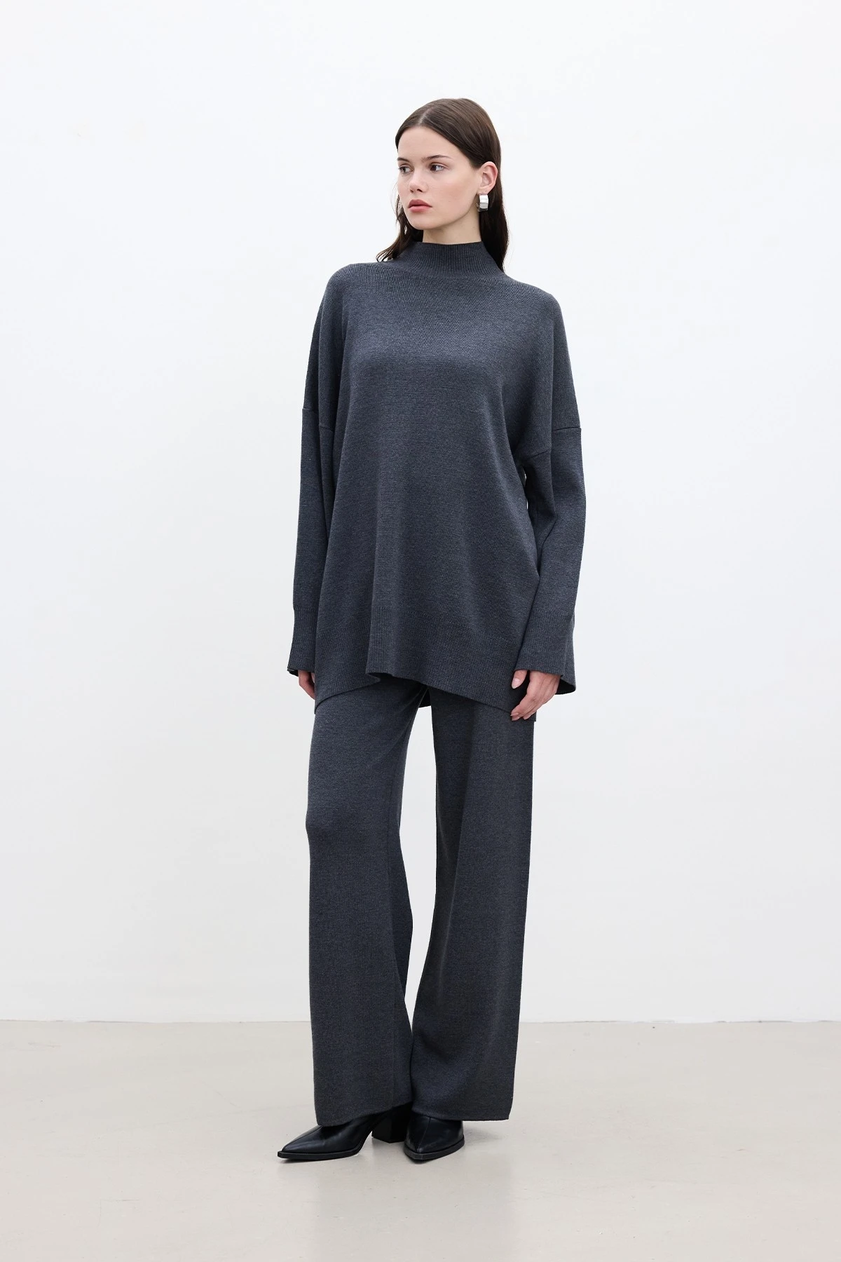 OVERSIZE HIGH COLLAR SWEATER ANTHRACITE OVERSIZE HIGH COLLAR SWEATER ANTHRACITE