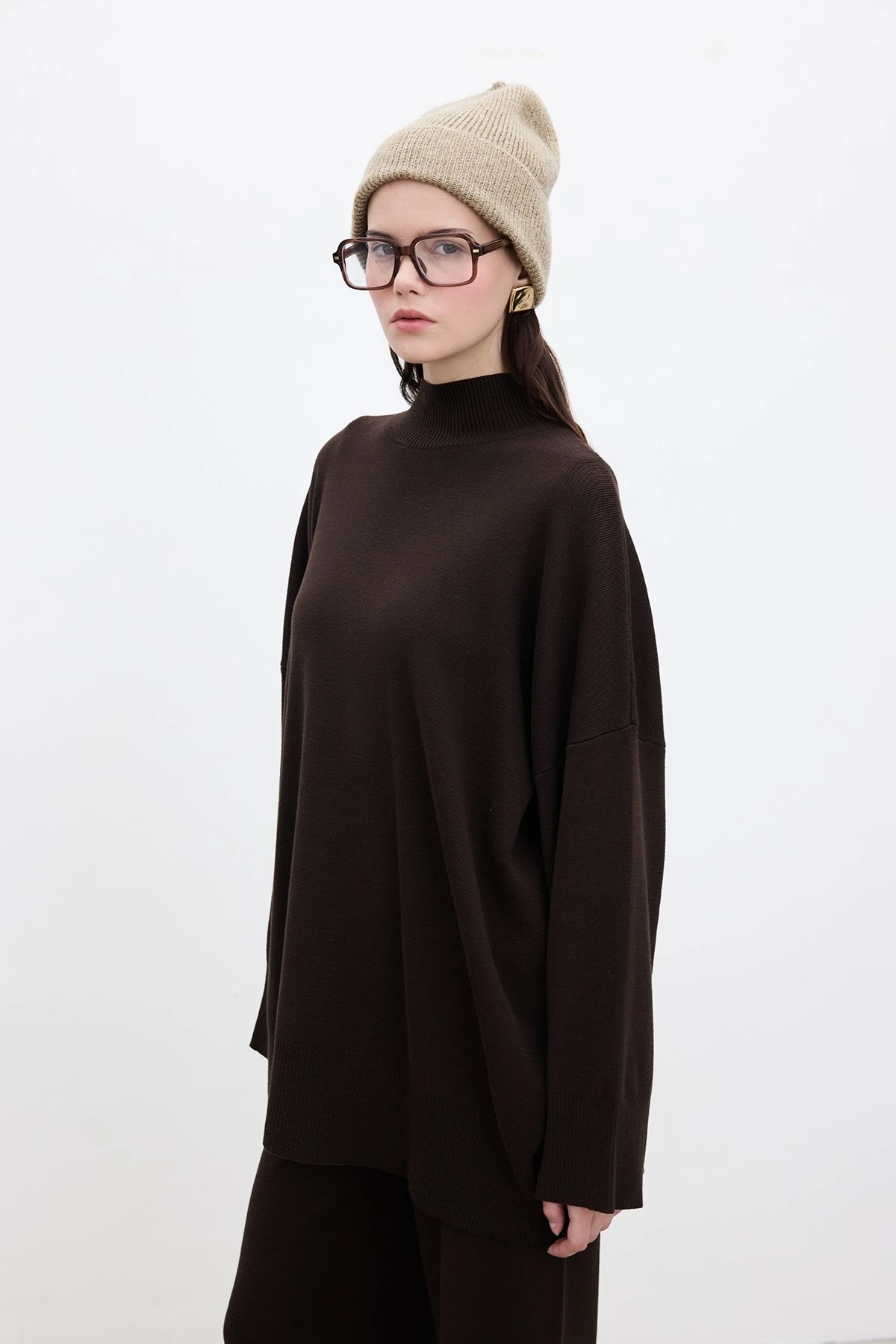 OVERSIZE HIGH COLLAR SWEATER BROWN OVERSIZE HIGH COLLAR SWEATER BROWN
