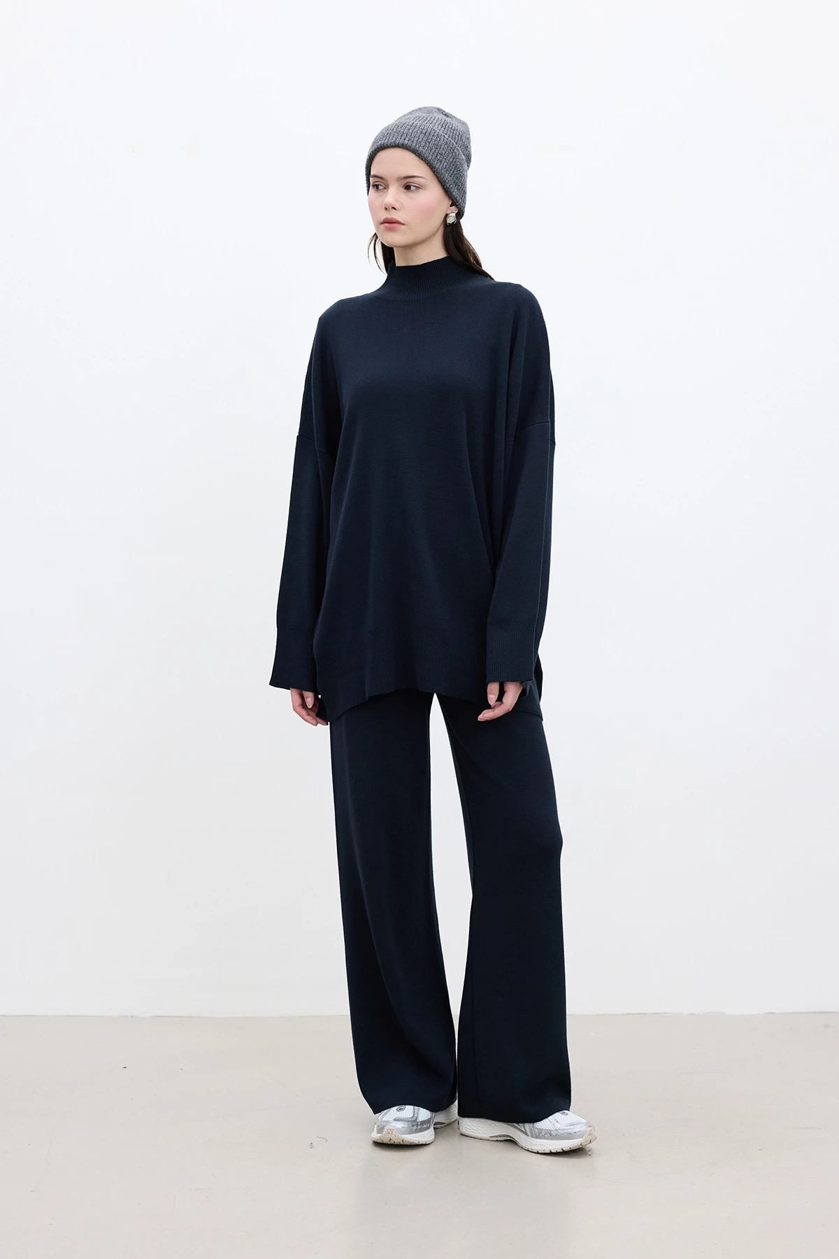 OVERSIZE HIGH COLLAR SWEATER NAVY BLUE OVERSIZE HIGH COLLAR SWEATER NAVY BLUE