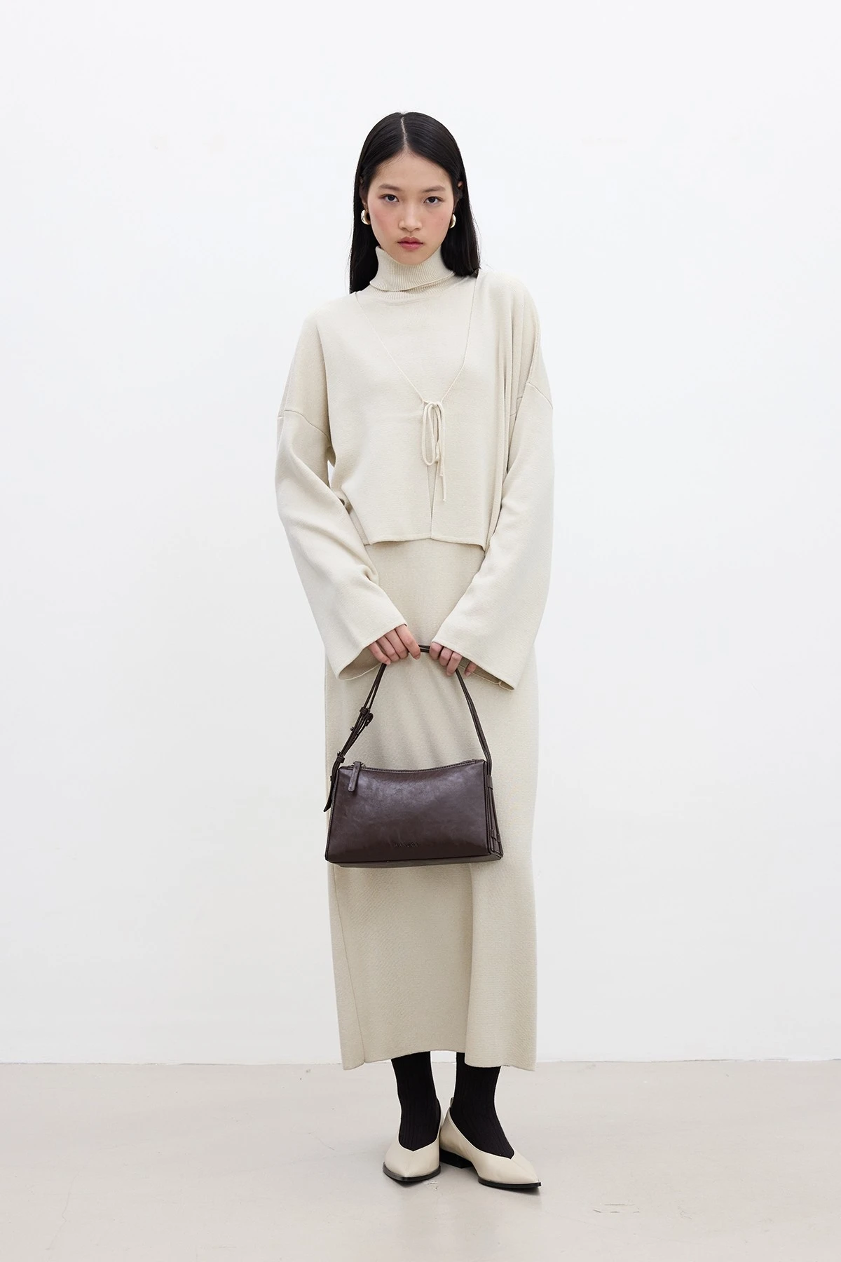 KOLSUZ YÜKSEK YAKA TRİKO ELBİSE BEJ KOLSUZ YÜKSEK YAKA TRİKO ELBİSE BEJ