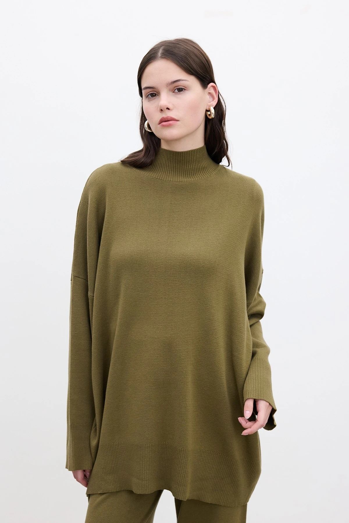 OVERSIZE HIGH COLLAR SWEATER GREEN OVERSIZE HIGH COLLAR SWEATER GREEN