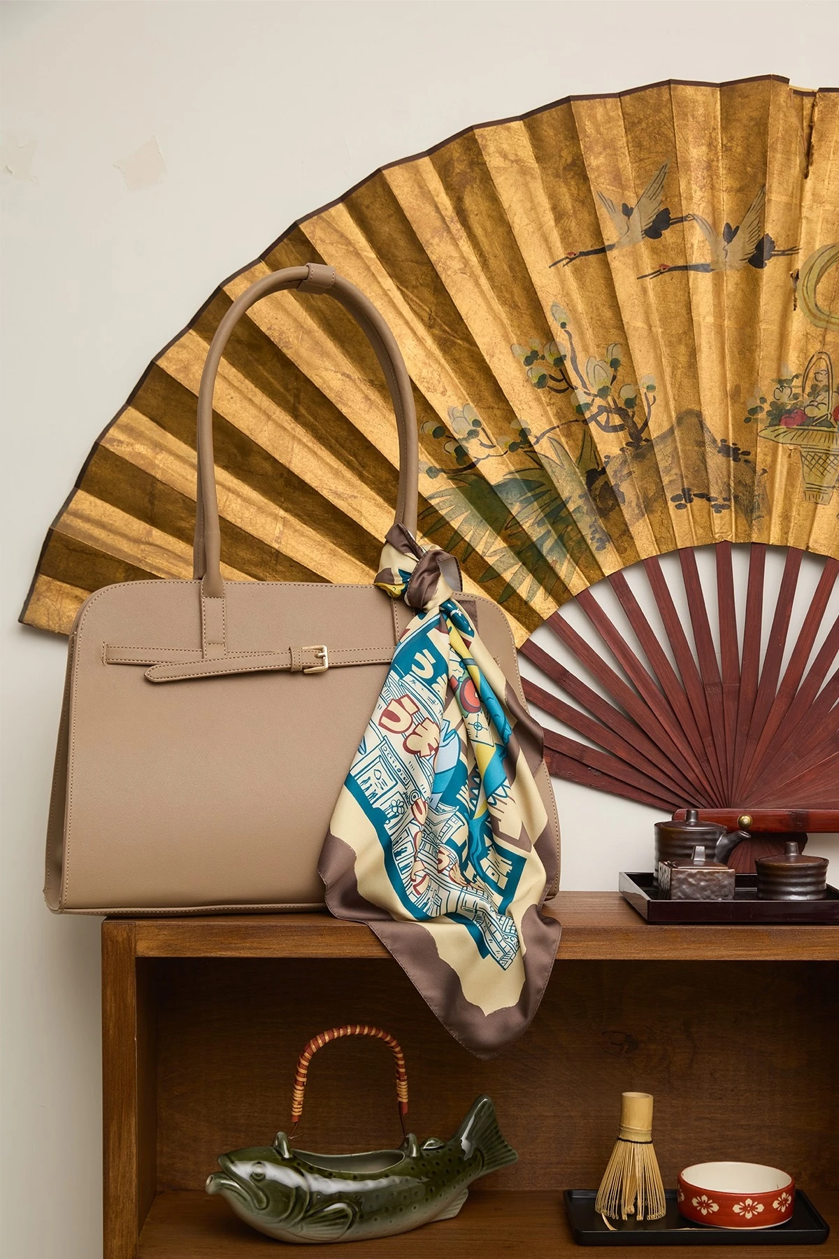 BUCKLED CITY BAG MINK