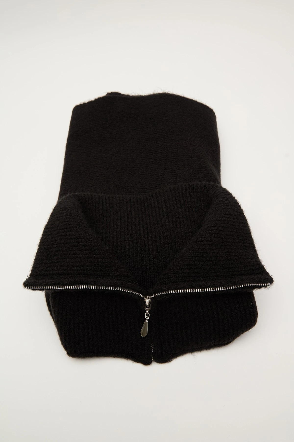 HIGH COLLAR CAPE SCARF BLACK HIGH COLLAR CAPE SCARF BLACK