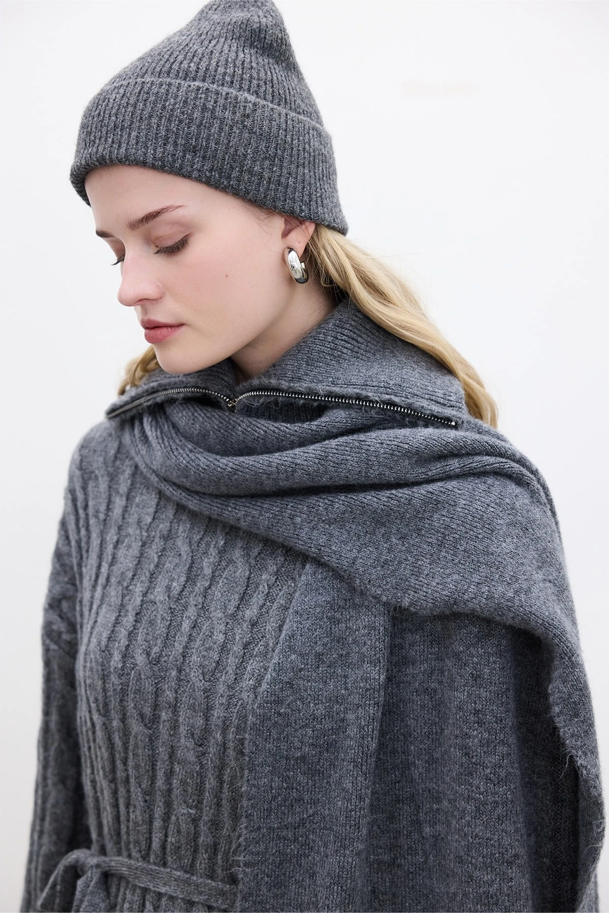 HIGH COLLAR CAPE SCARF ANTHRACITE HIGH COLLAR CAPE SCARF ANTHRACITE