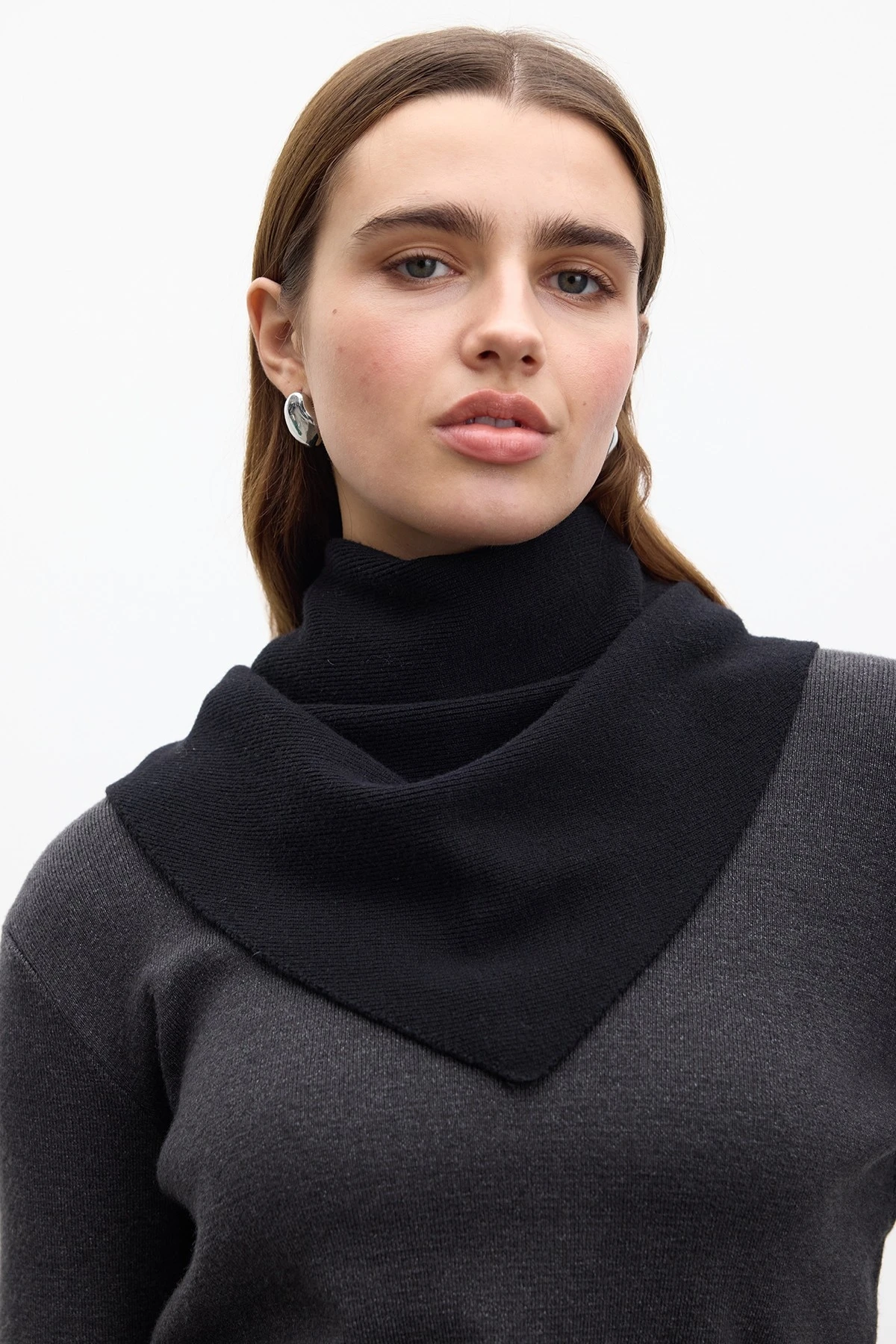 SOFT TEXTURED TRIANGLE SCARF BLACK