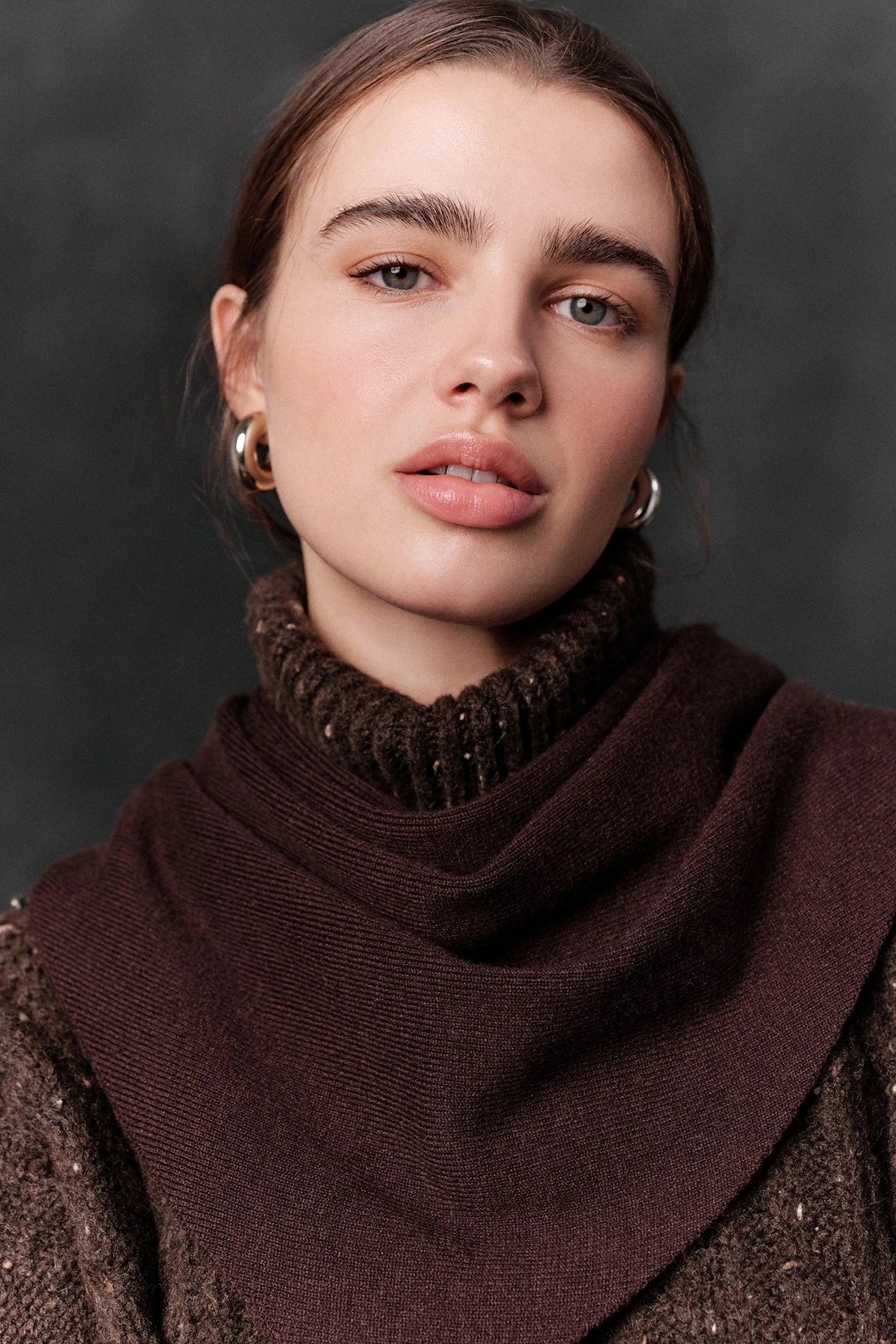 SOFT TEXTURED TRIANGLE SCARF BROWN