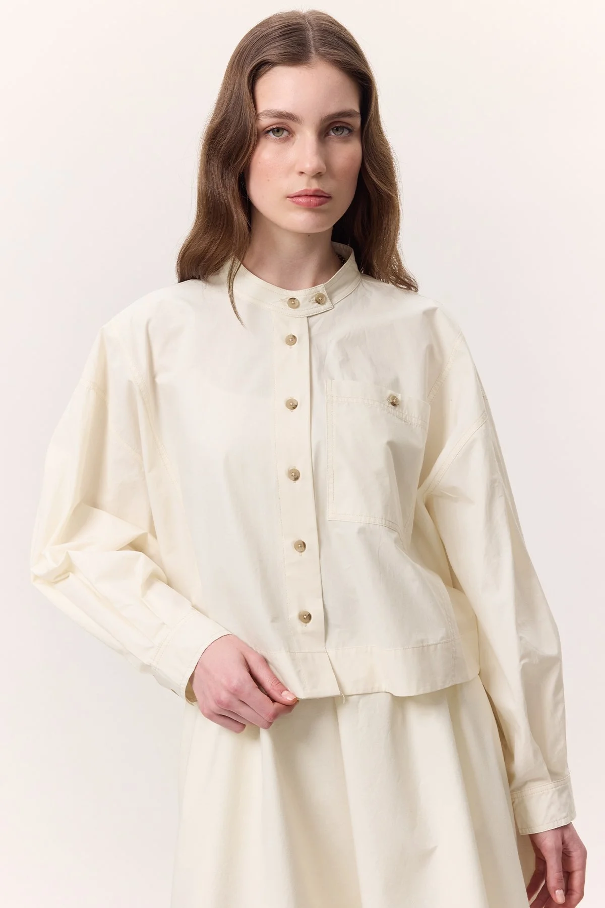 GENİŞ CEP DETAYLI KISA GÖMLEK TEREYAĞI