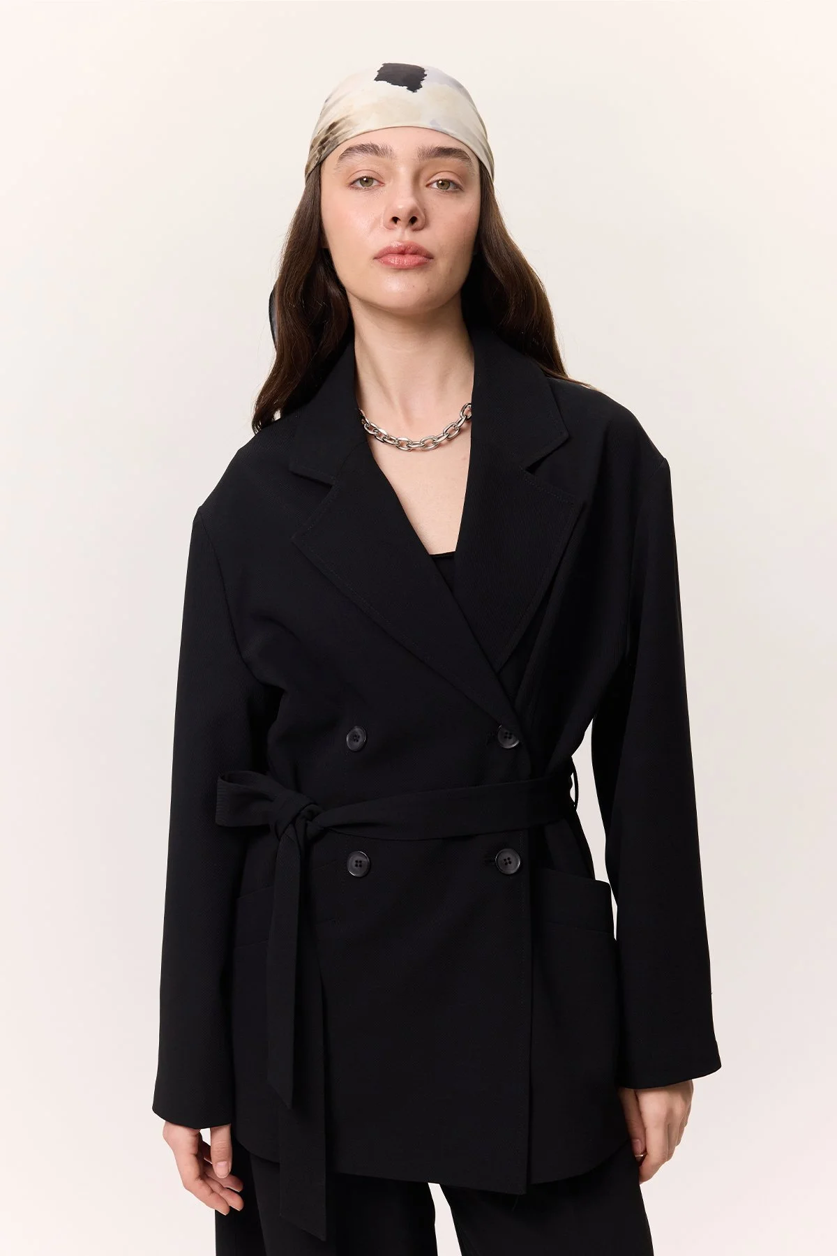 DÖKÜMLÜ KEMERLİ CEKET SİYAH DÖKÜMLÜ KEMERLİ CEKET SİYAH