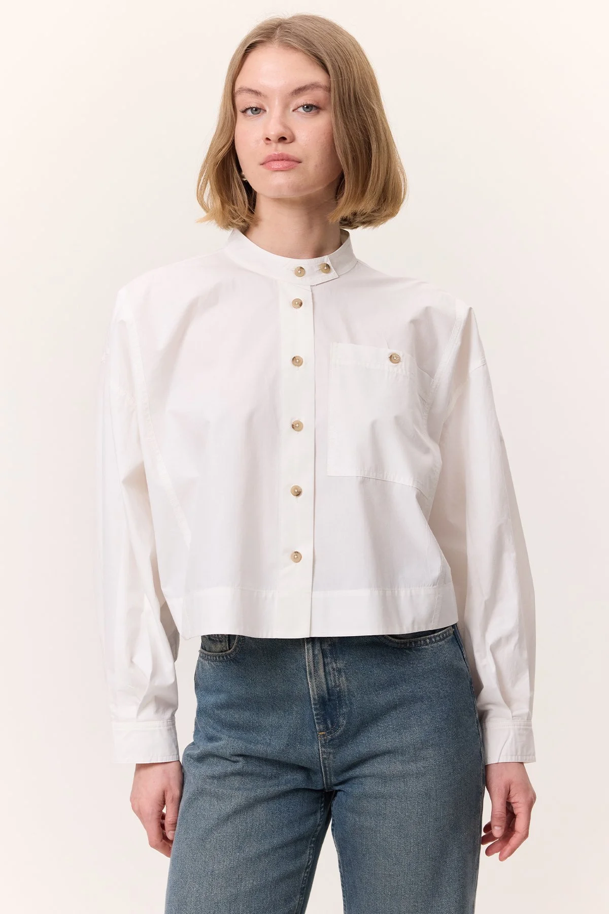 GENİŞ CEP DETAYLI KISA GÖMLEK EKRU