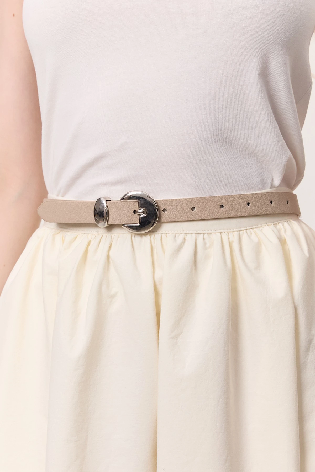 OVAL BUCKLE THIN BELT BEIGE