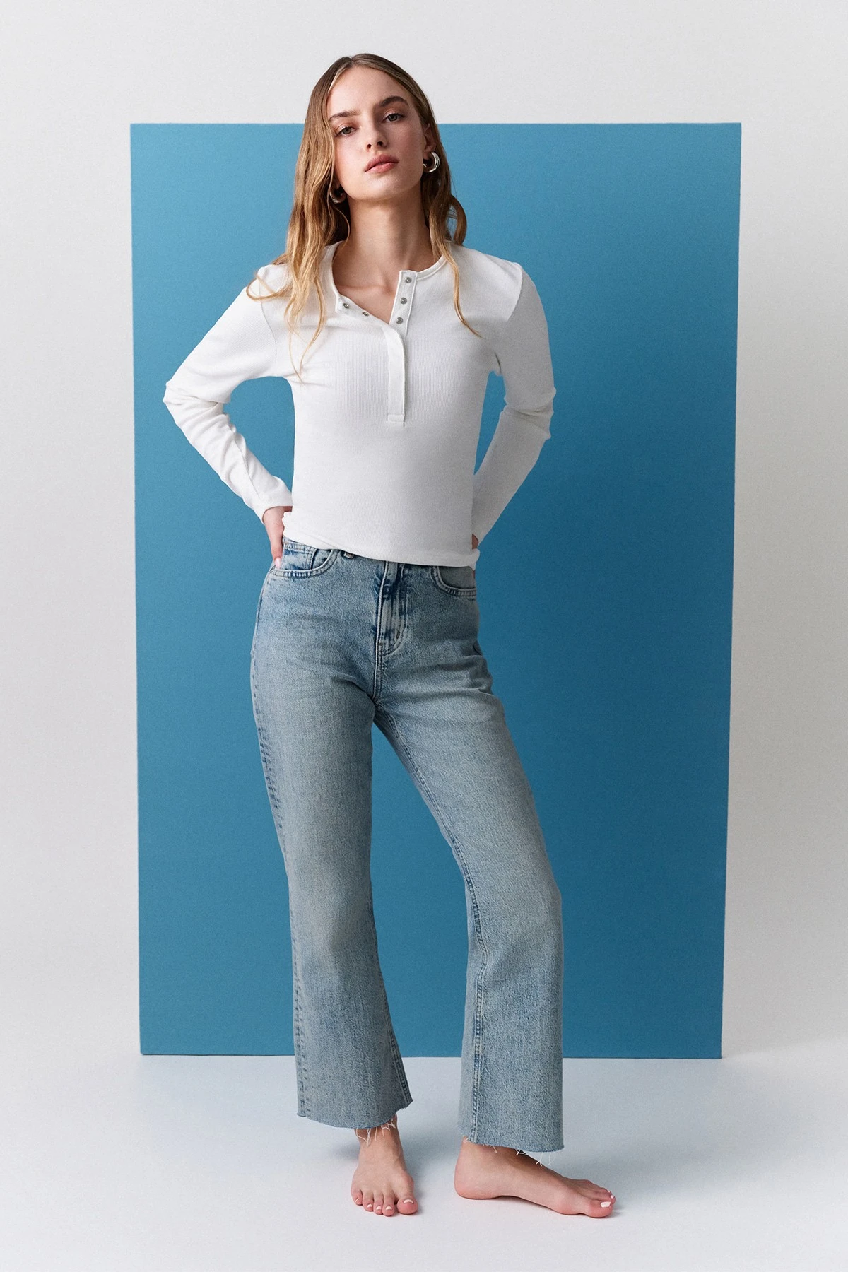 HIGH WAIST FLARE LEG JEANS LIGHT BLUE