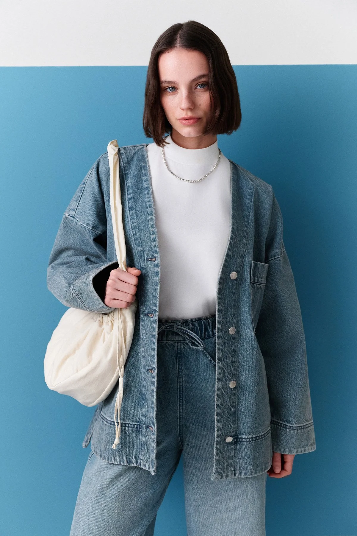 BUTTON CLOSURE DENIM JACKET BLUE