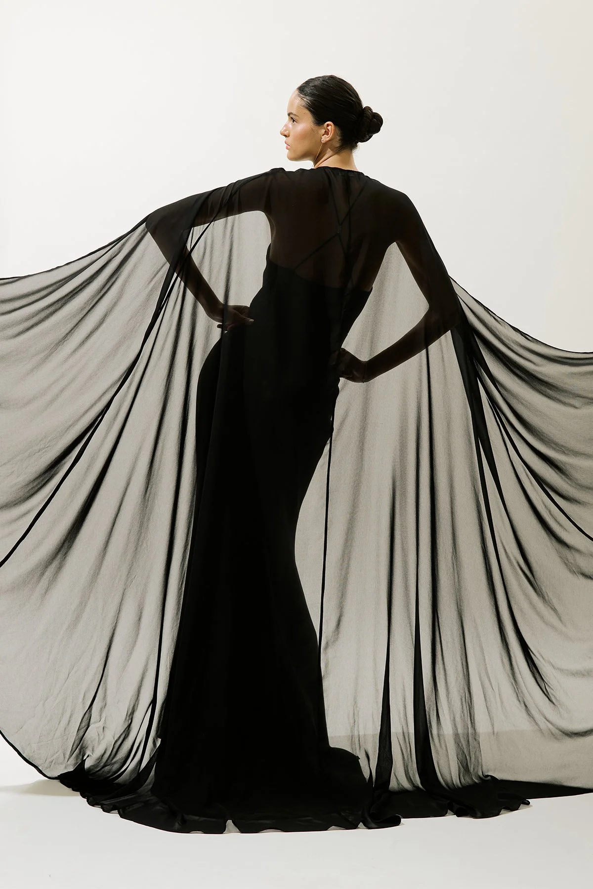 FRANCES PELERİNLİ ABİYE ELBİSE SİYAH