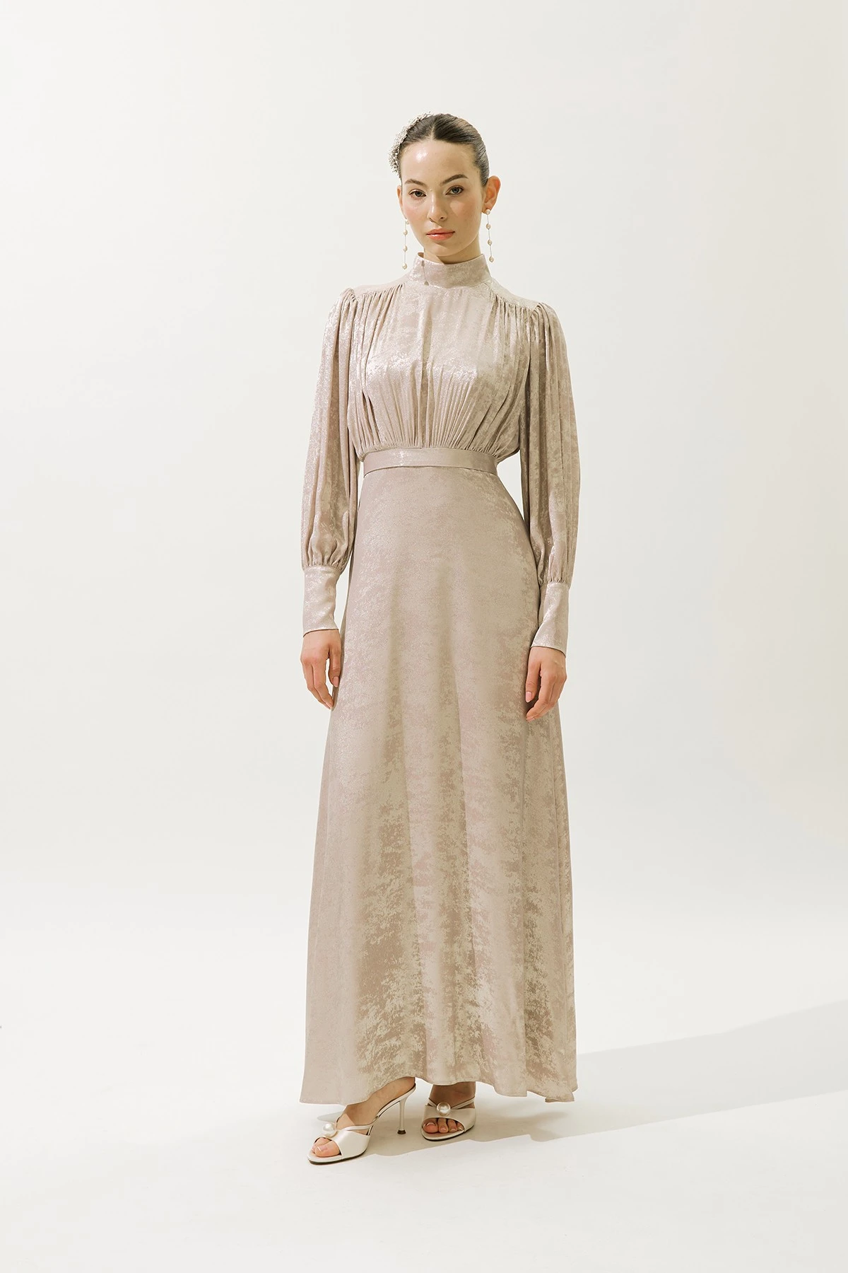 IŞILTILI ABİYE ELBİSE PUDRA