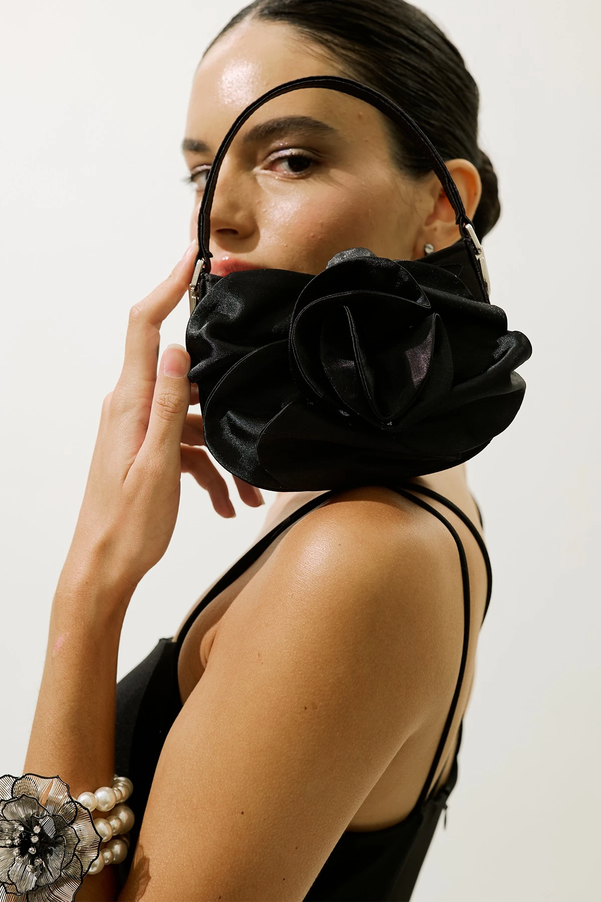 ÇİÇEKLİ SATEN ABİYE MİNİ ÇANTA SİYAH