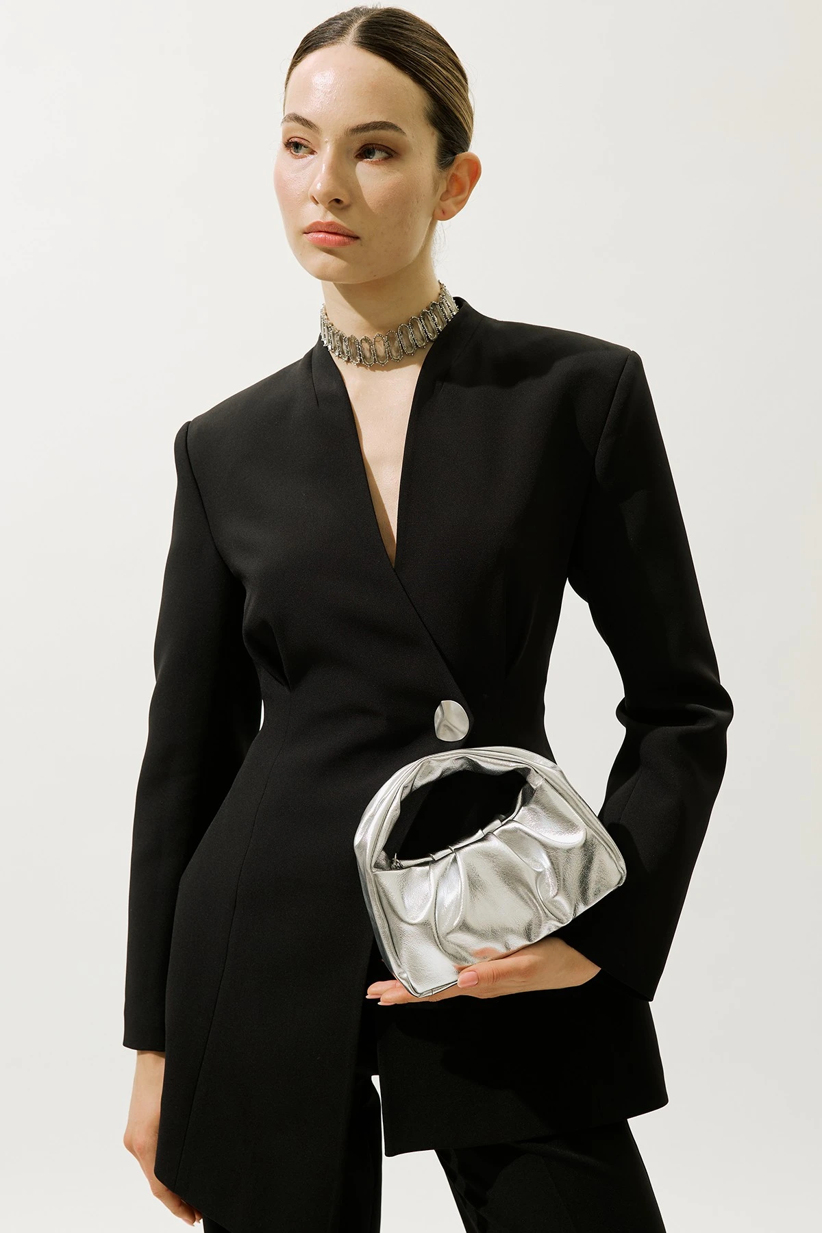 METAL GÖRÜNÜMLÜ EL ÇANTASI SILVER