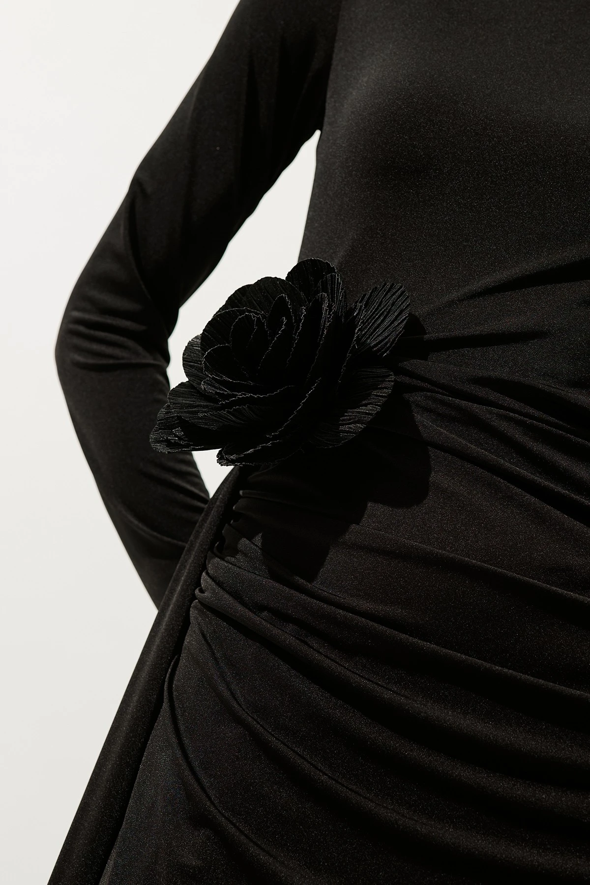 LORA ÇİÇEK BROŞ SİYAH