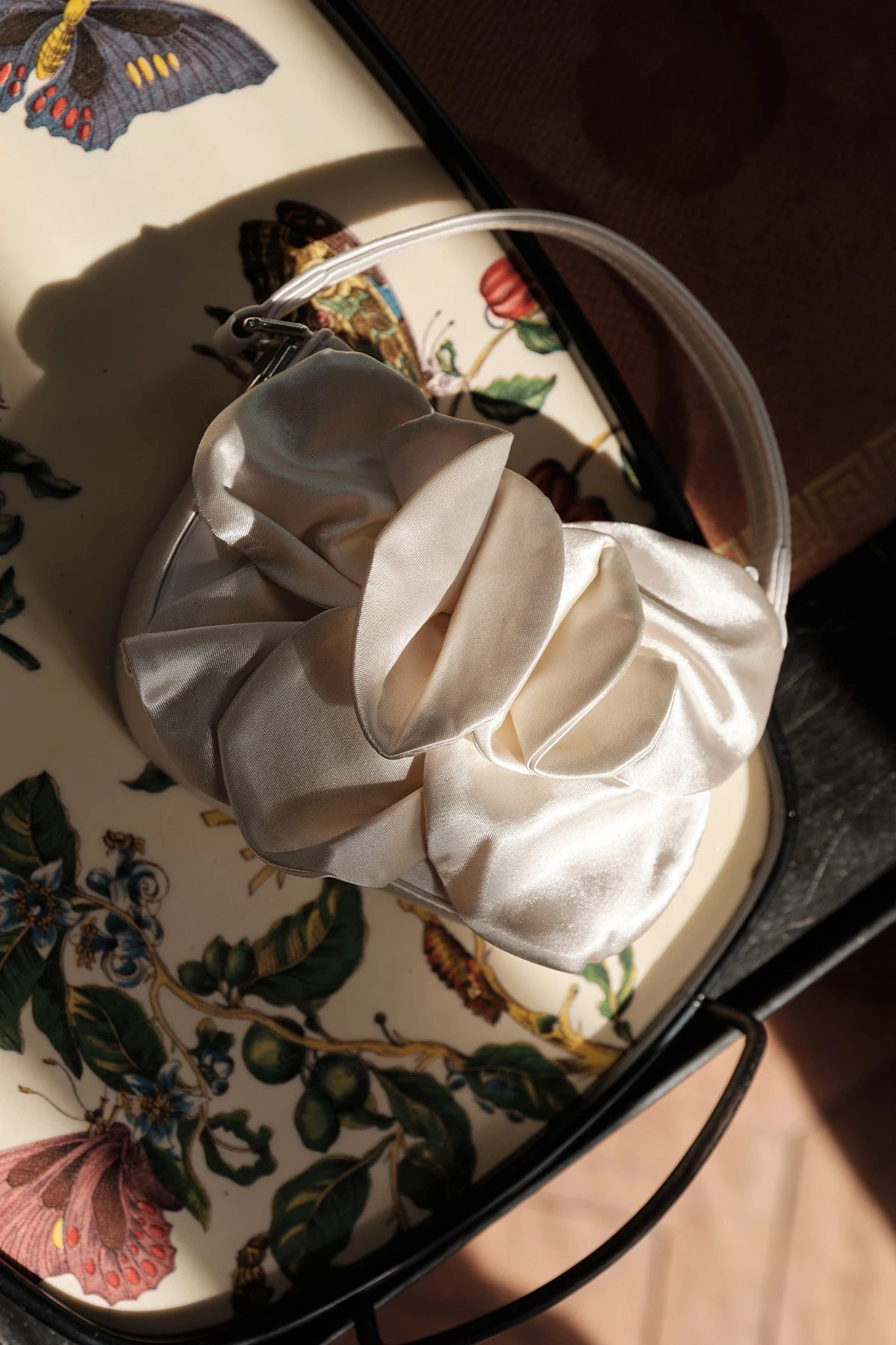 ÇİÇEKLİ SATEN ABİYE MİNİ ÇANTA EKRU