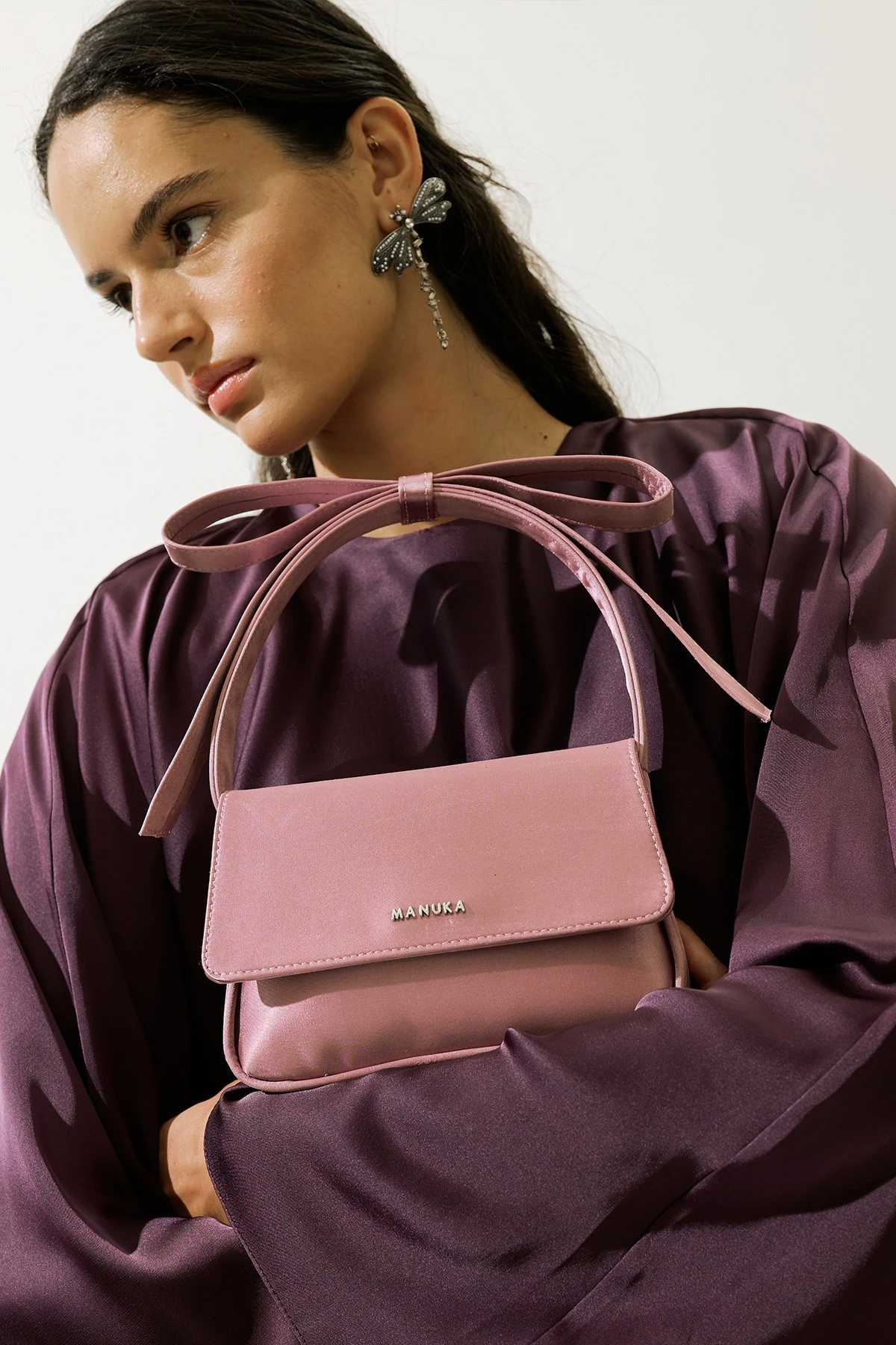 FİYONK DETAYLI ÇANTA PUDRA