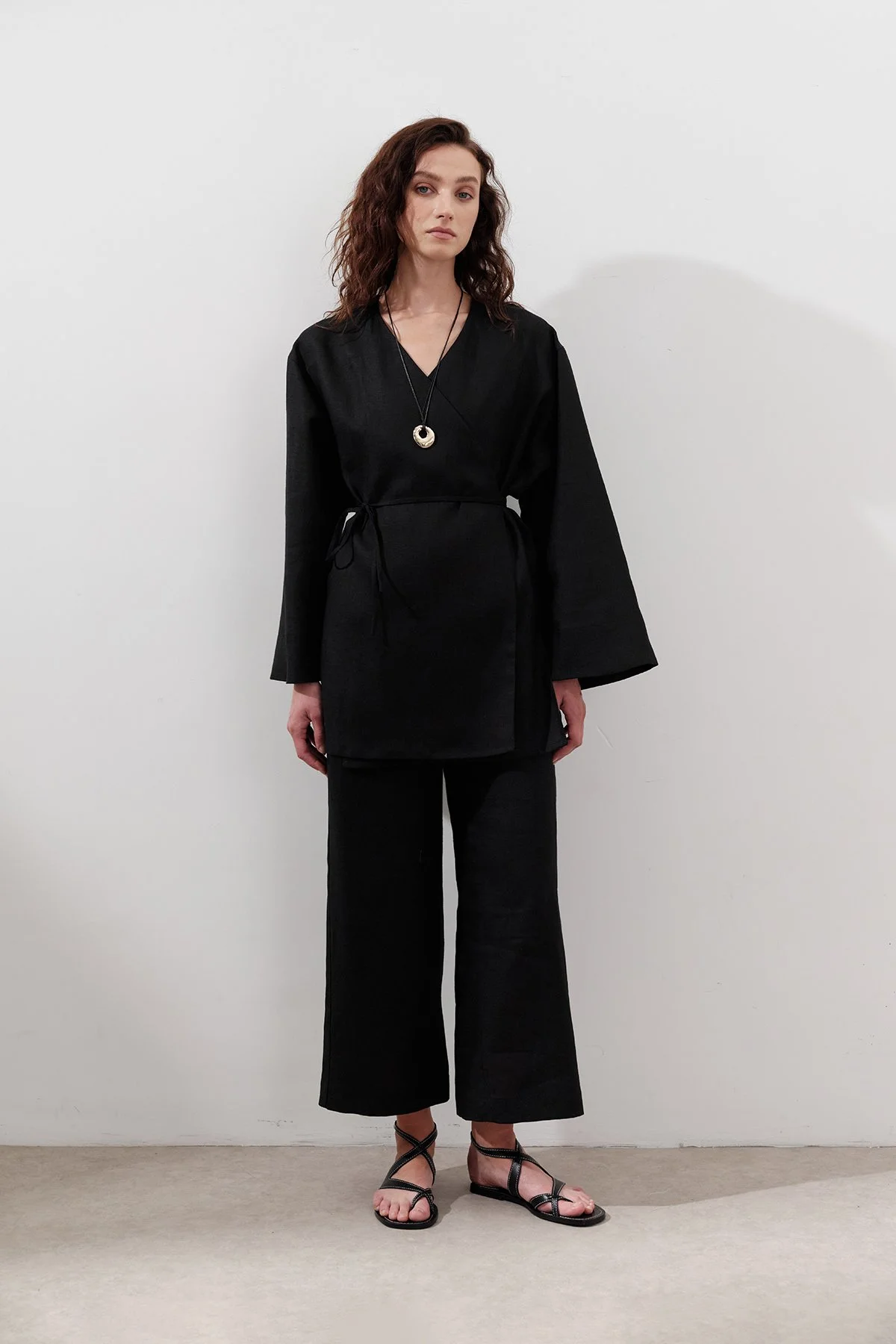 KETEN KRUVAZE KAPAMA KİMONO SİYAH KETEN KRUVAZE KAPAMA KİMONO SİYAH