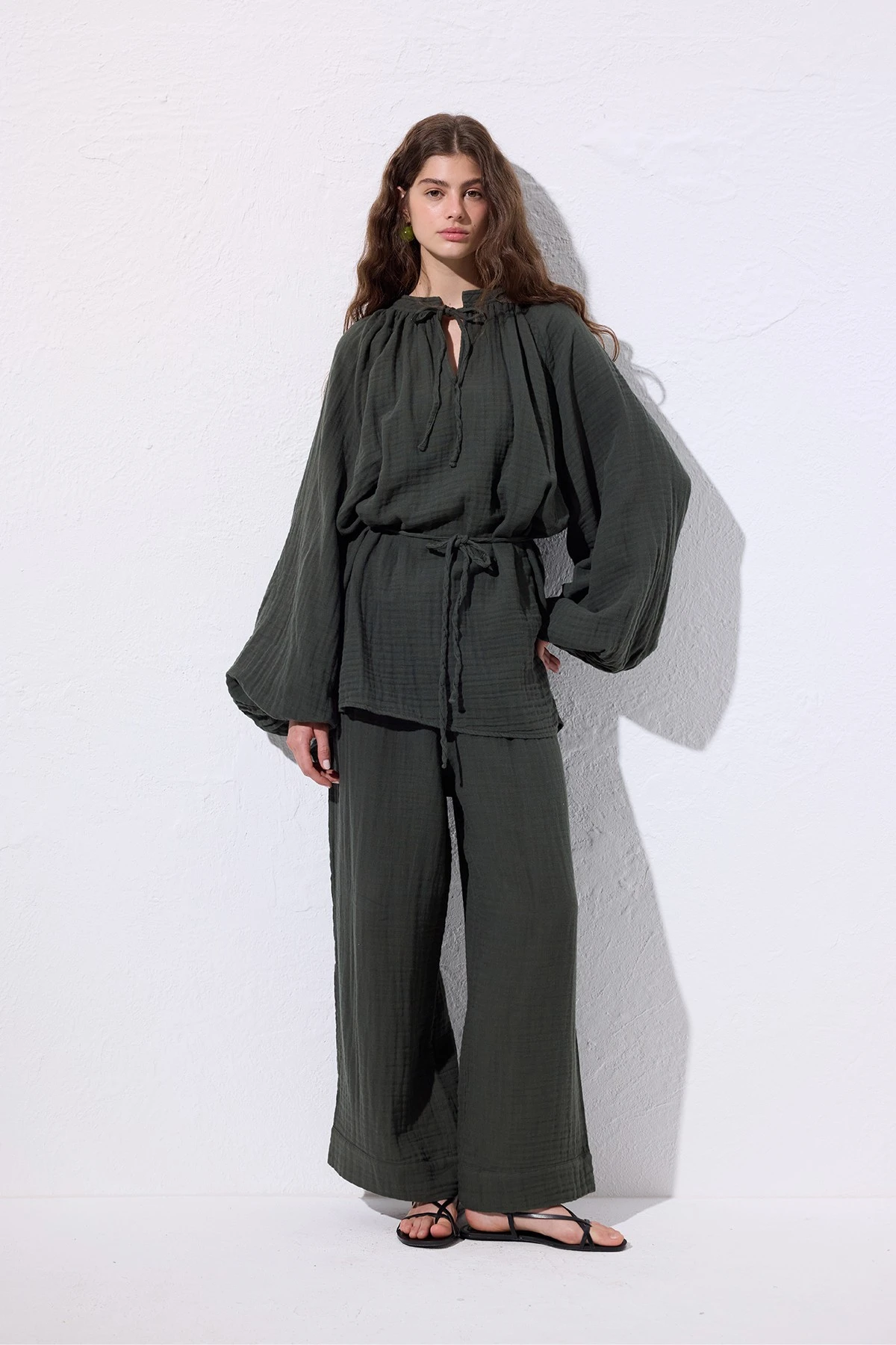 MÜSLİN BAĞLAMALI BLUZ KOYU YEŞİL