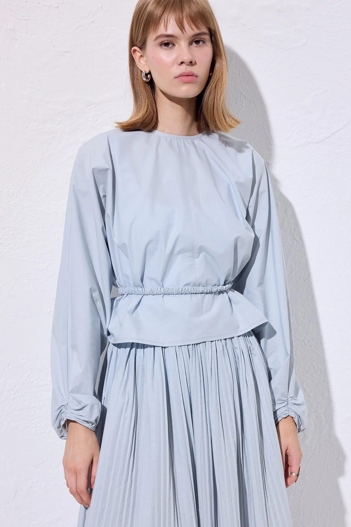 BAĞLAMA DETAYLI KISA BLUZ MAVİ