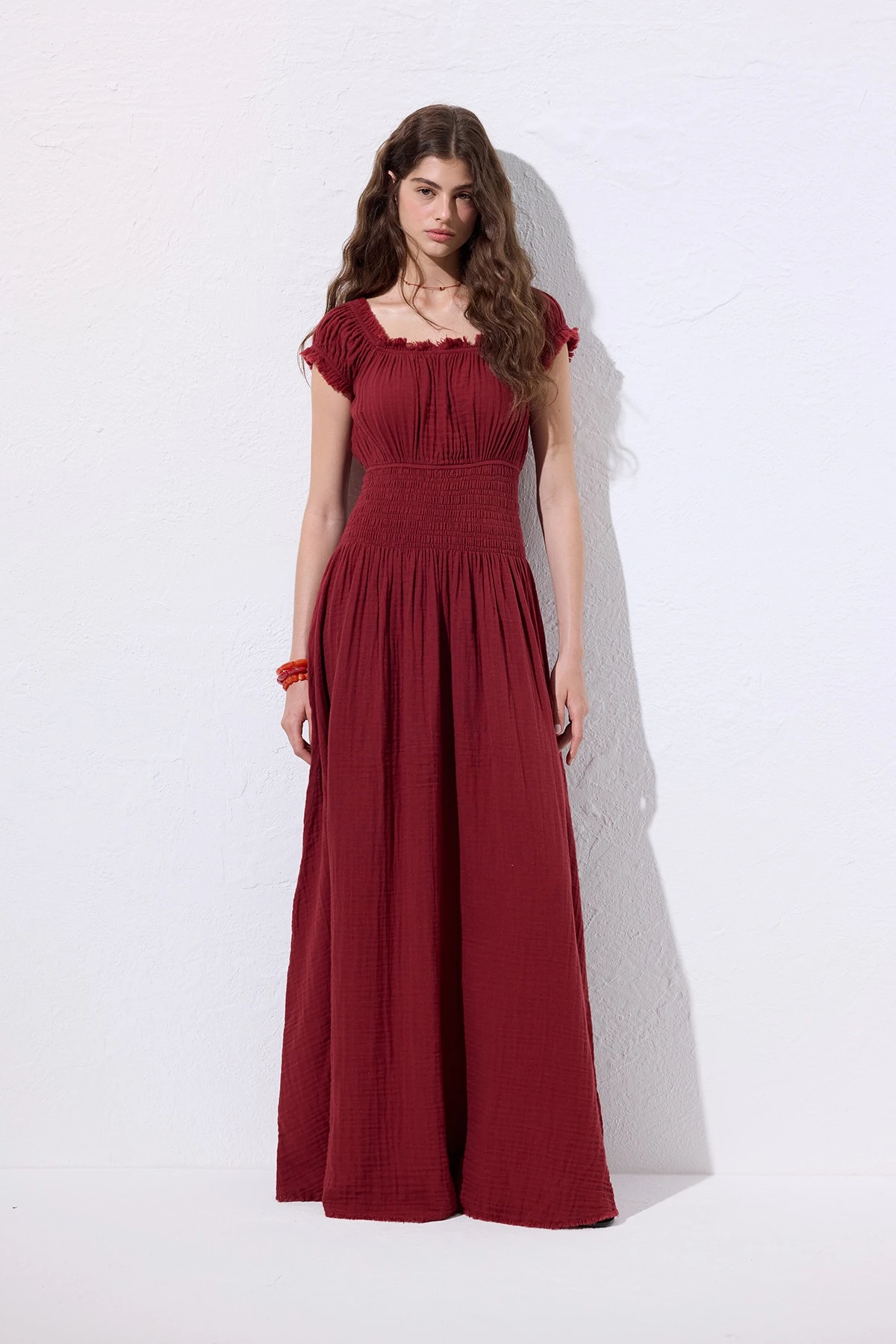 MÜSLİN BÜZGÜLÜ ELBİSE KIRMIZI