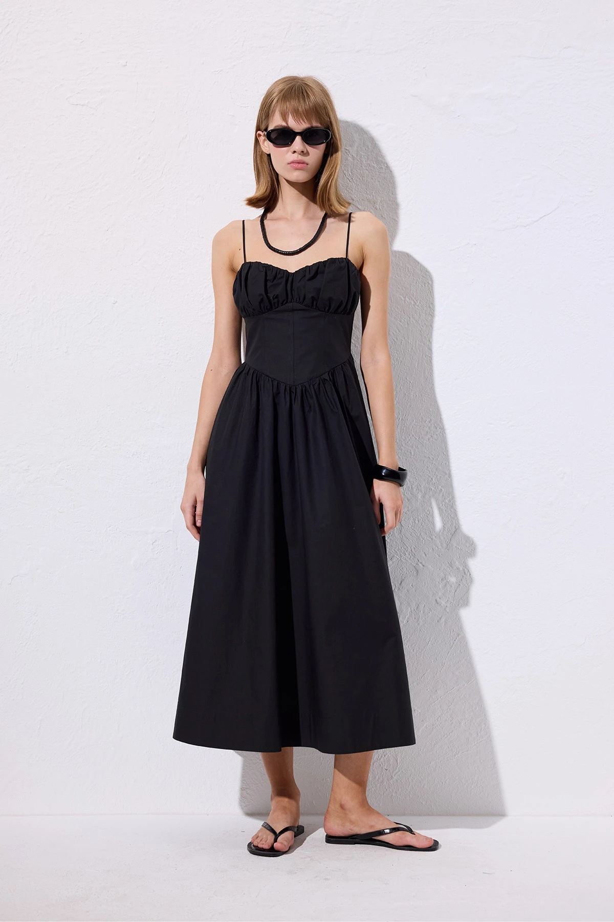 BÜZGÜLÜ KORSAJLI ELBİSE SİYAH