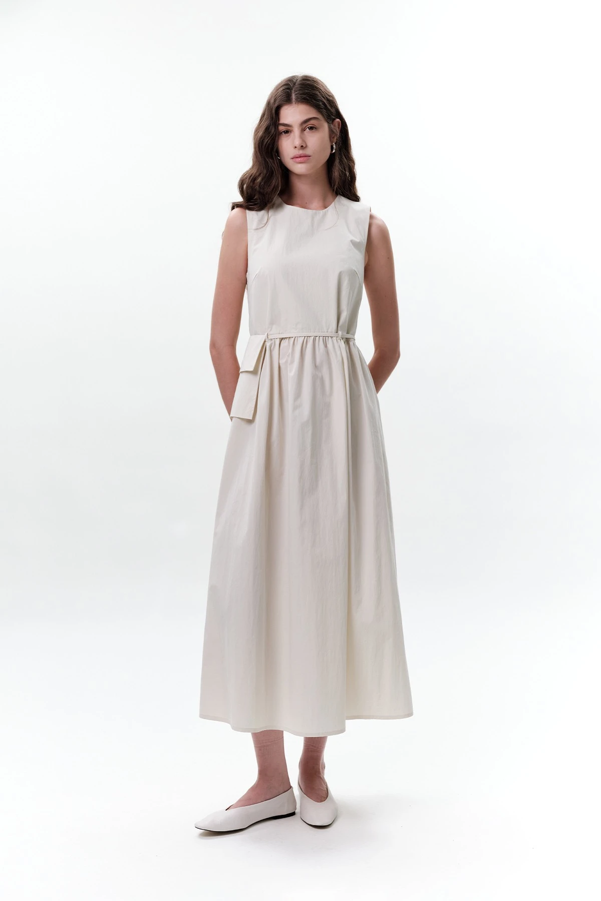 KEMER DETAYLI KOLSUZ ELBİSE TAŞ